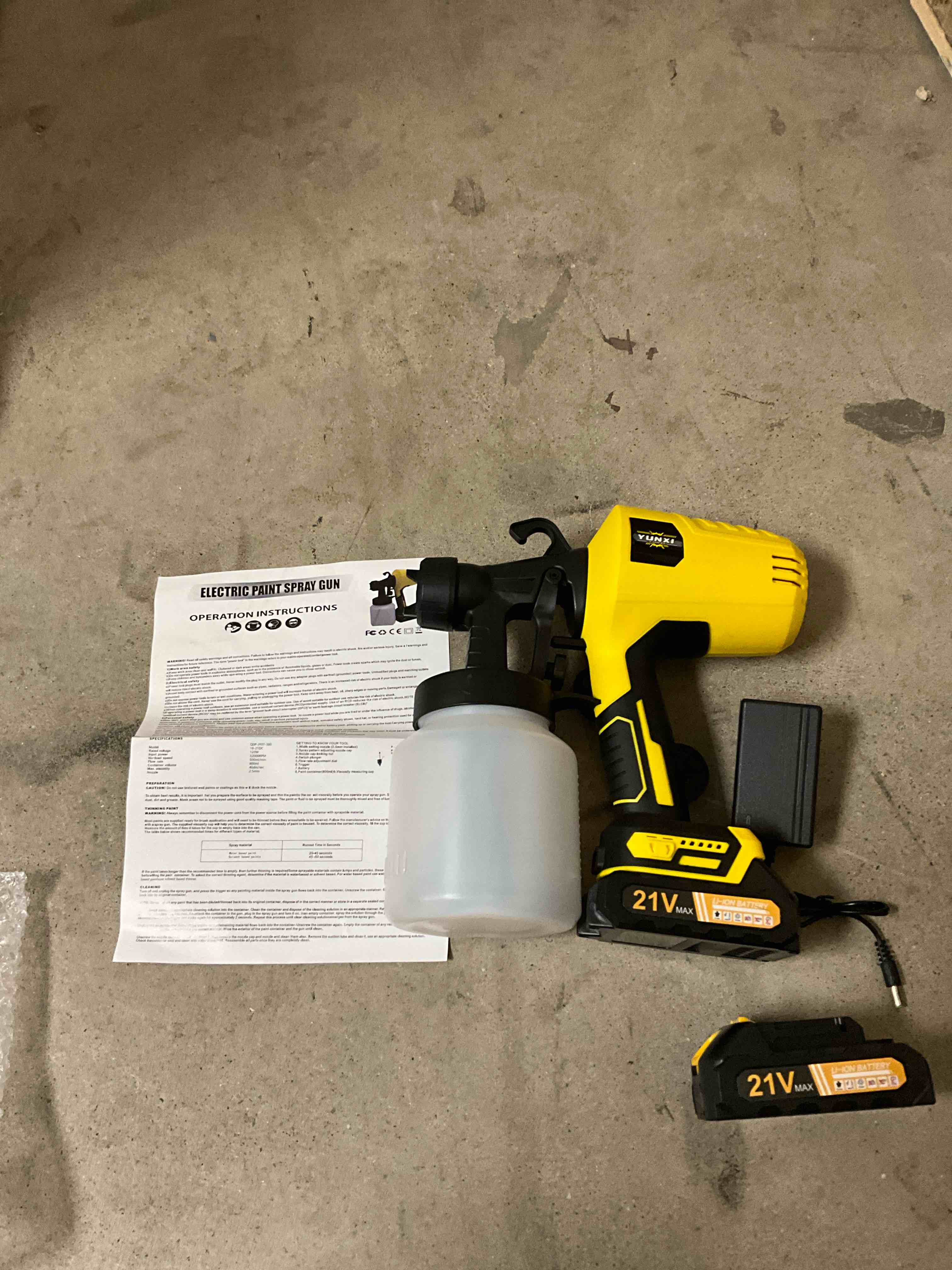 Electric paint spray gun with two batteries, 21 V