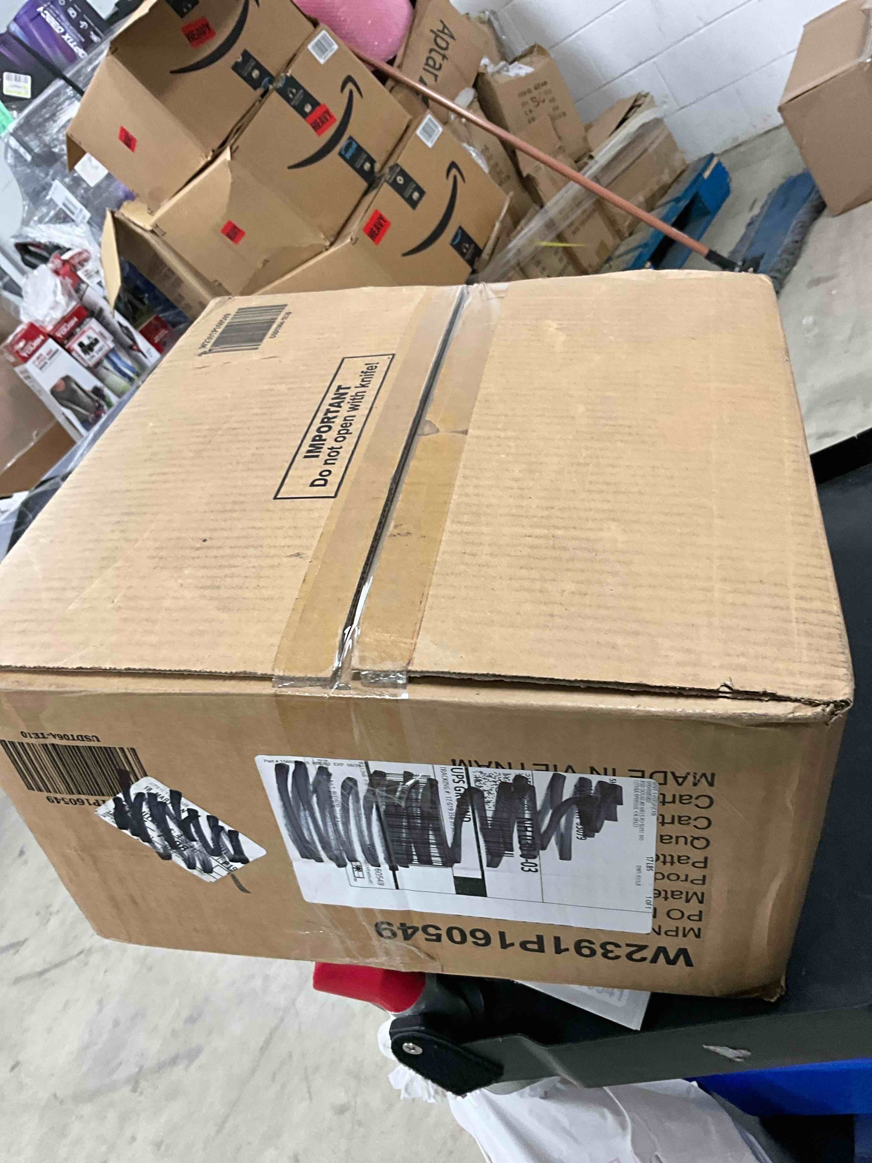 https://s3.amazonaws.com/lotting-images-prod/bidfta/BRN1786548_1760364061042.jpeg