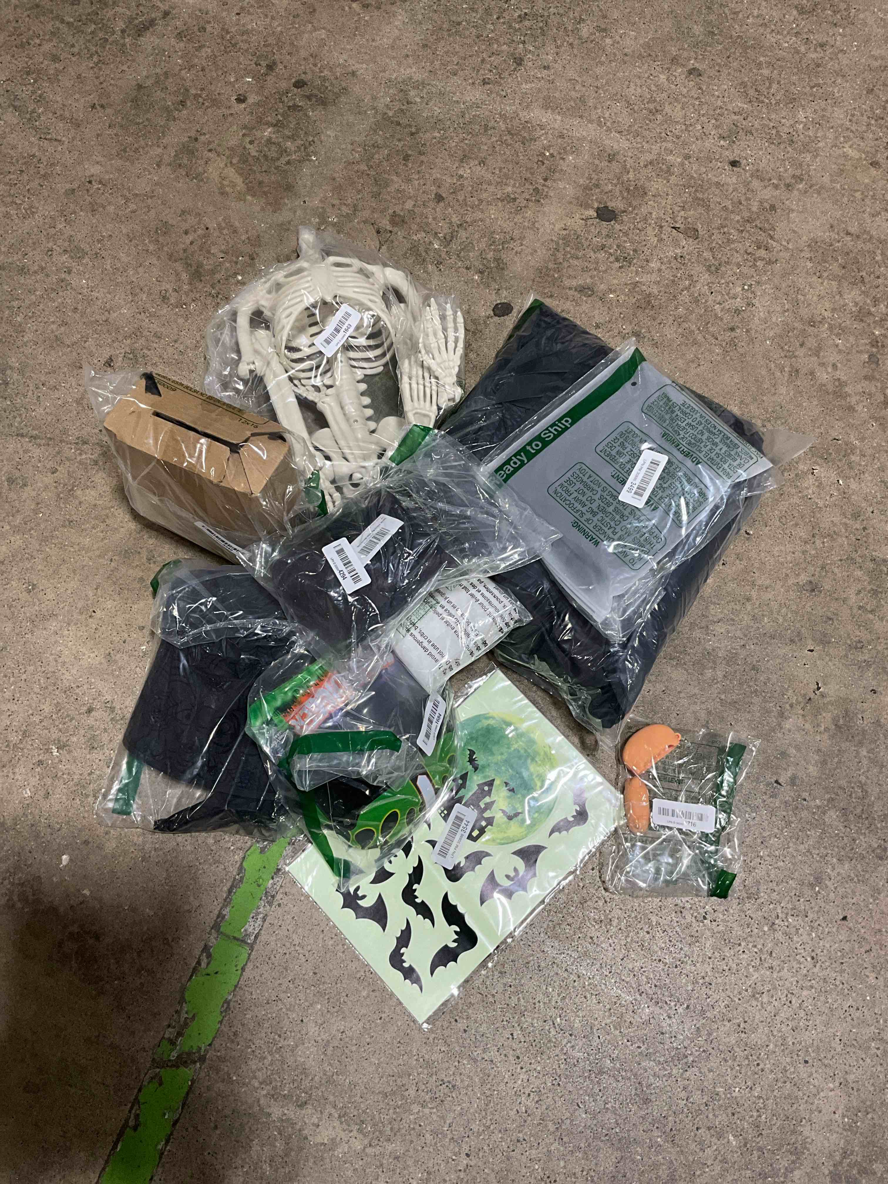 Assorted: Halloween Decoration a customs