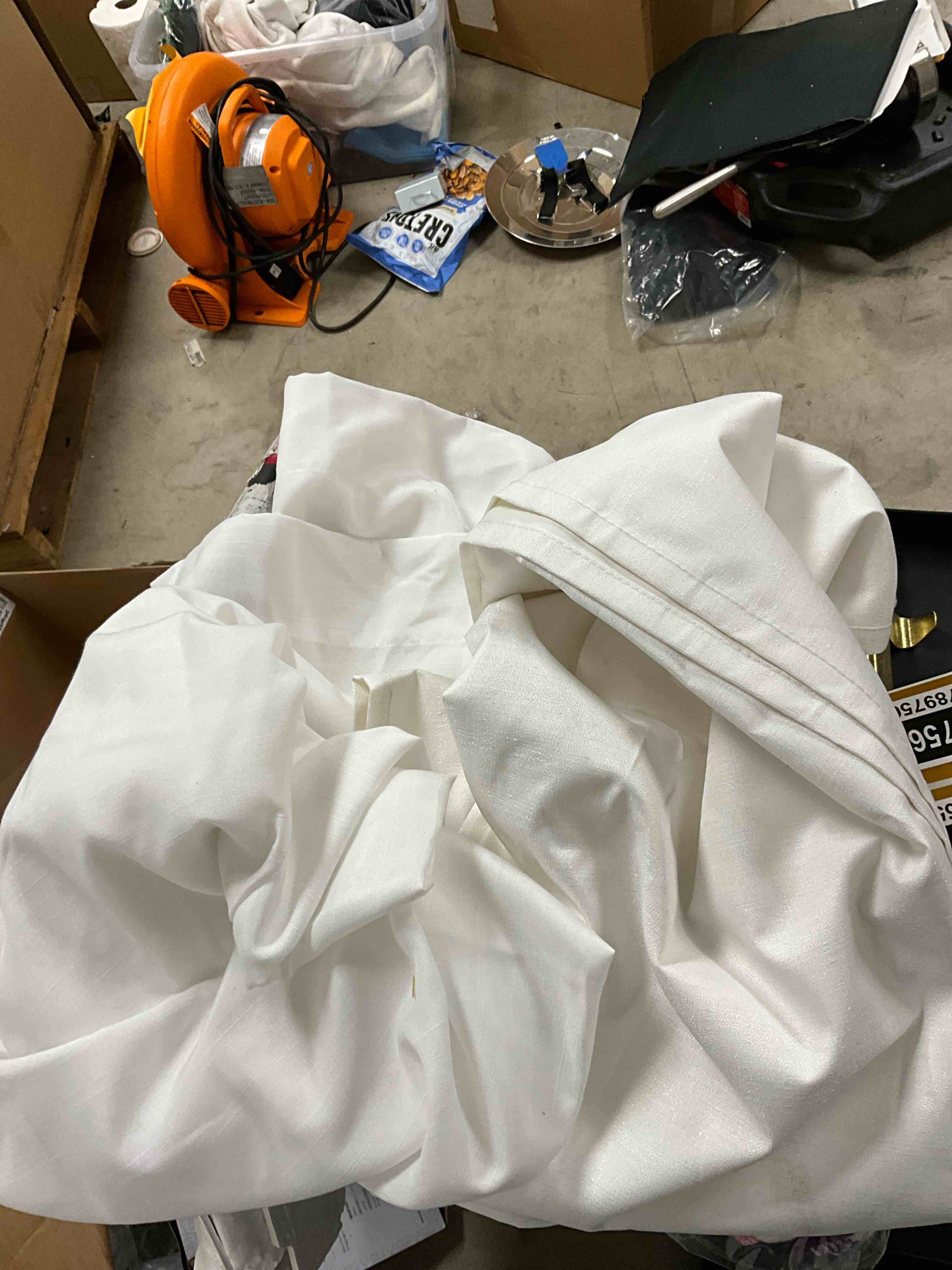 Assorted White Curtains (2pc)