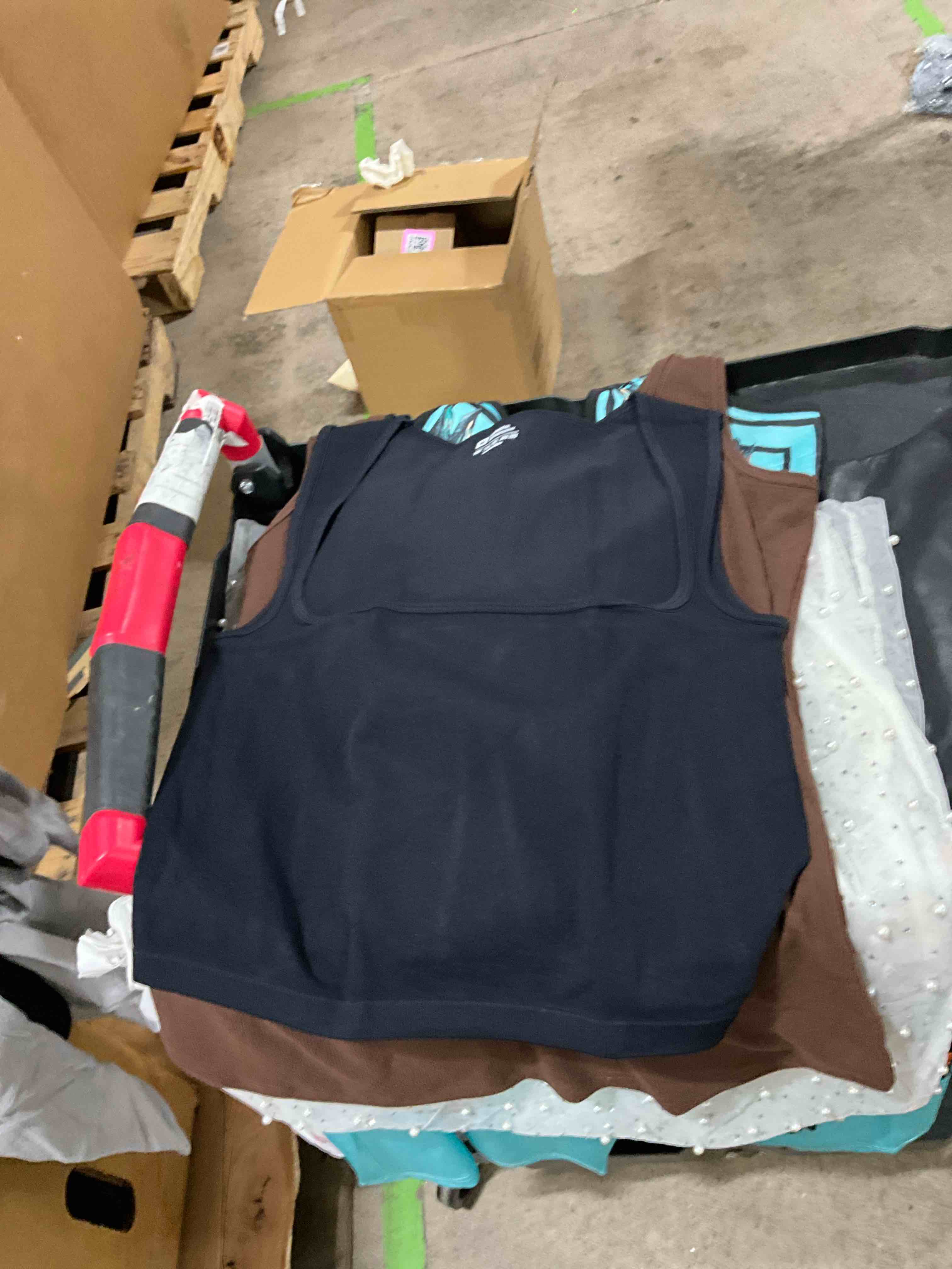 https://s3.amazonaws.com/lotting-images-prod/bidfta/BRN1790142_1756477964741.jpeg