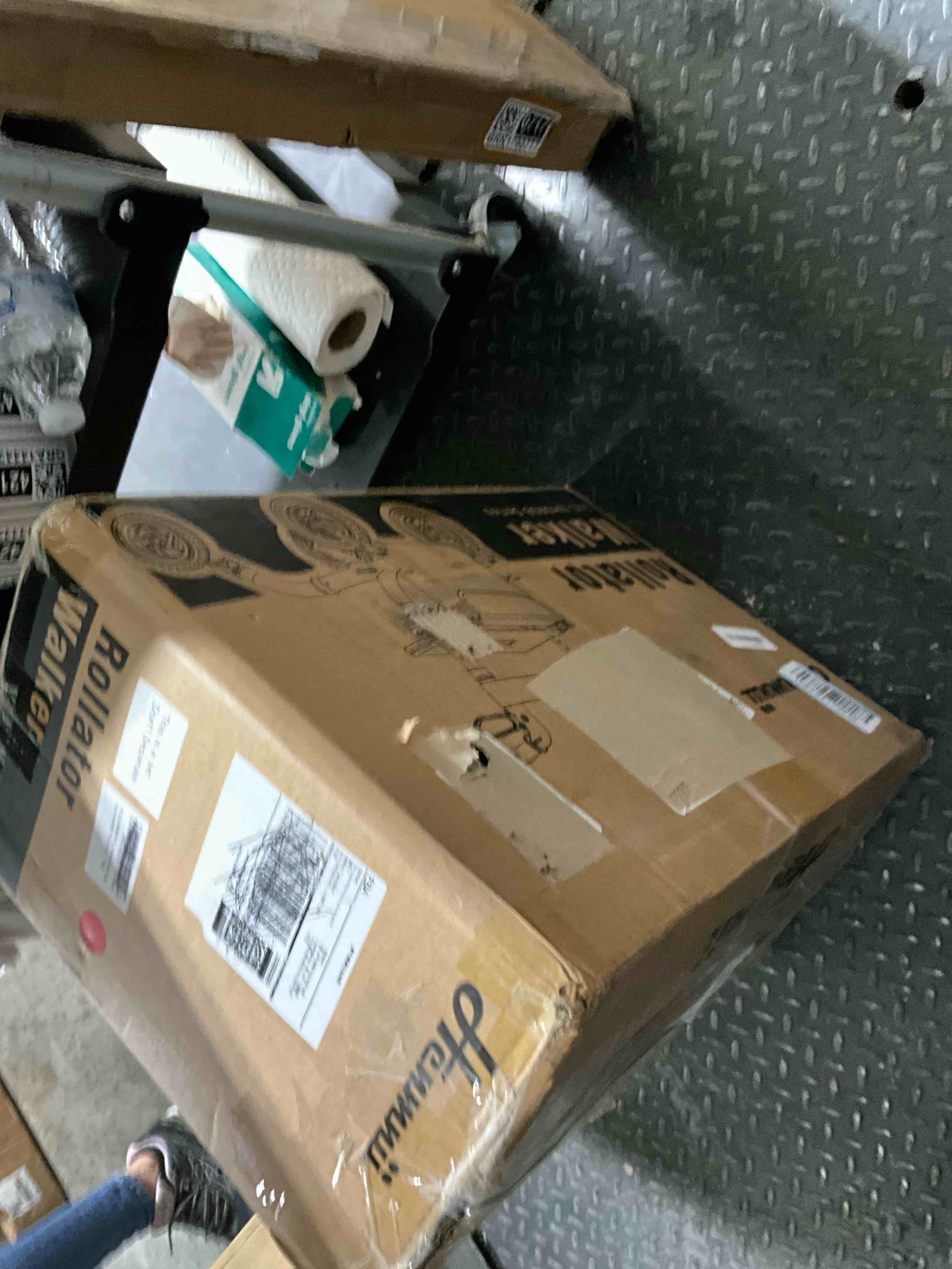 https://s3.amazonaws.com/lotting-images-prod/bidfta/BRN1790712_1757342024160.jpeg