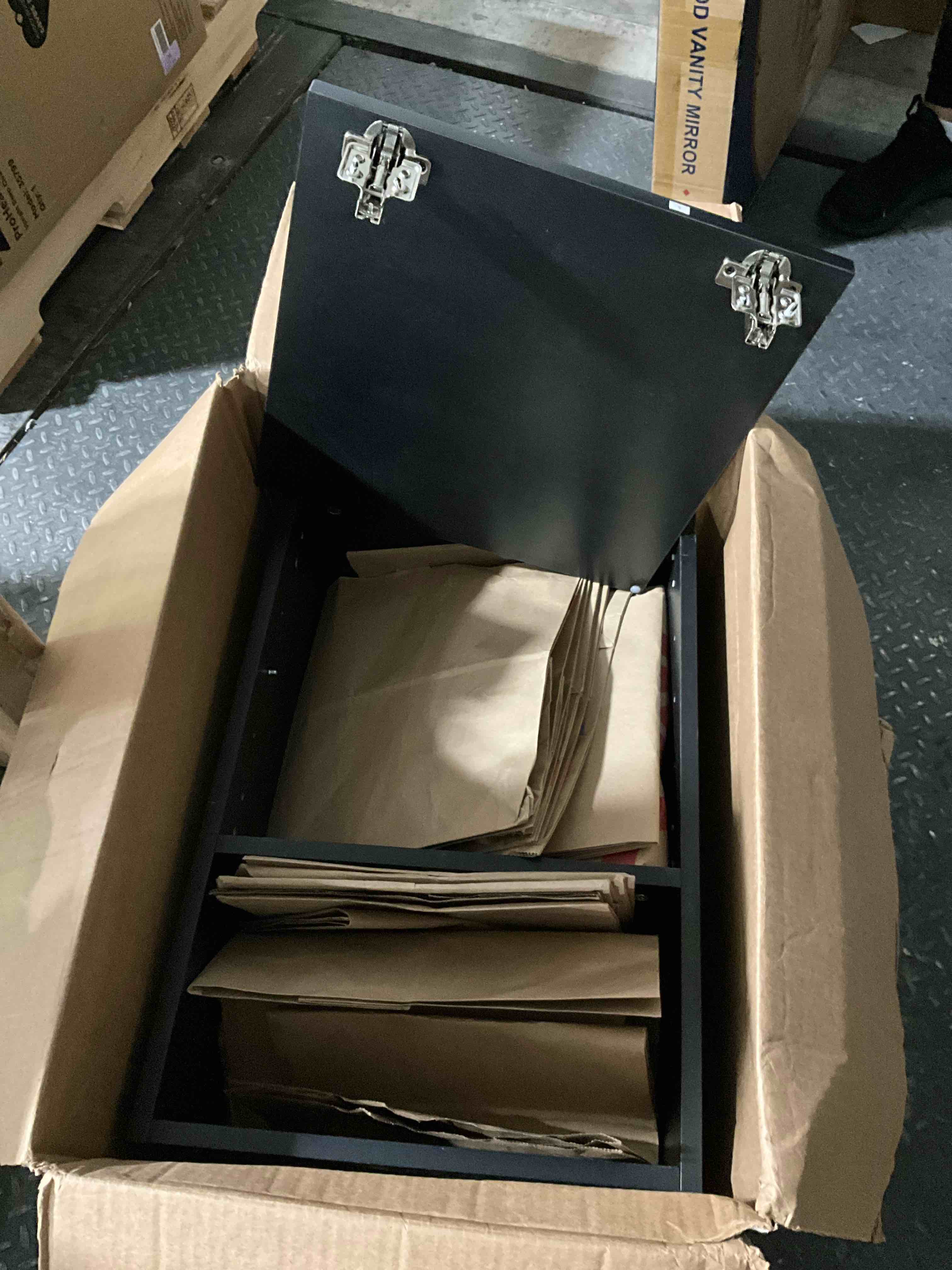 https://s3.amazonaws.com/lotting-images-prod/bidfta/BRN1790716_1757341357226.jpeg