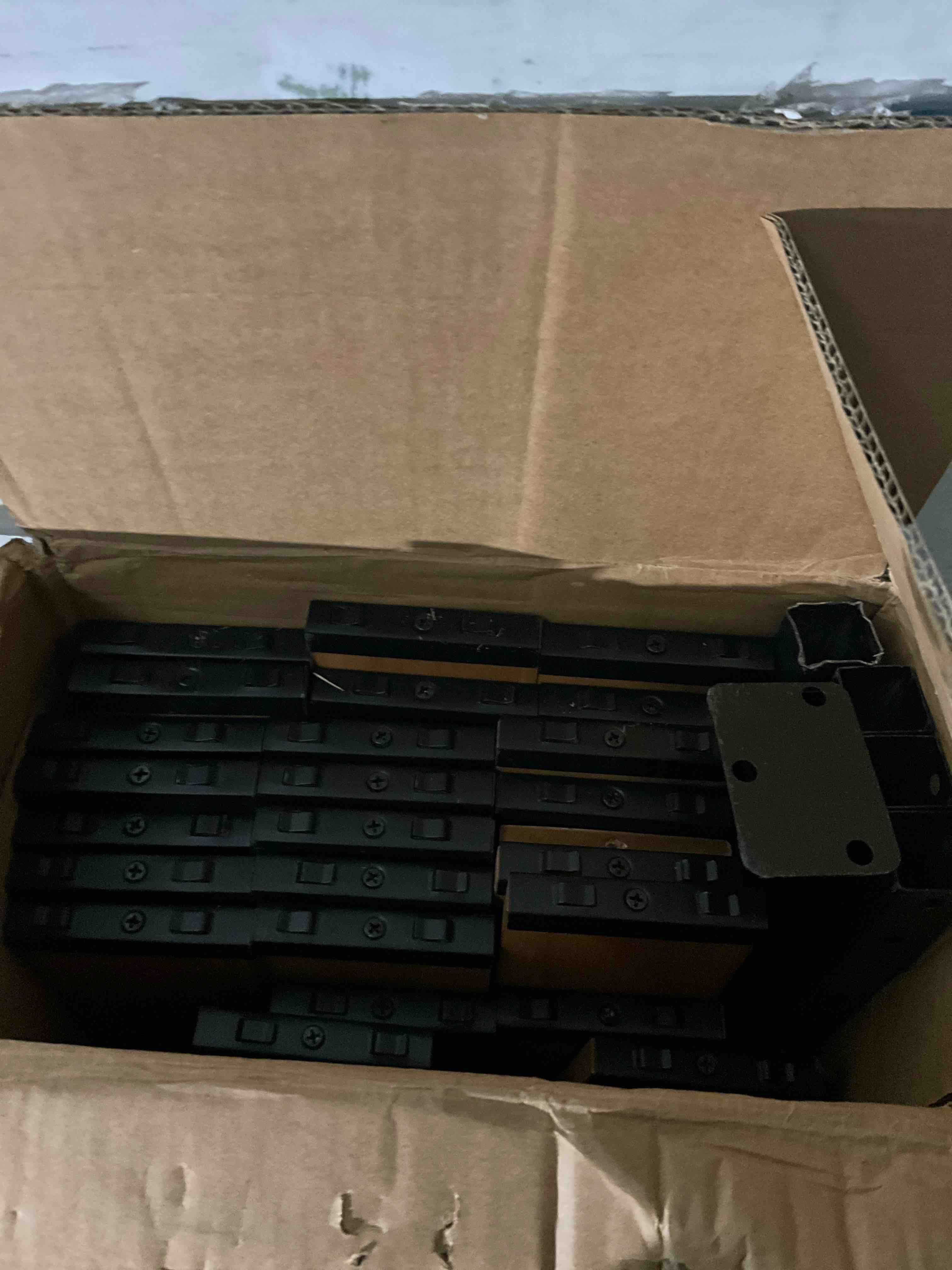 https://s3.amazonaws.com/lotting-images-prod/bidfta/BRN1790880_1757516987155.jpeg