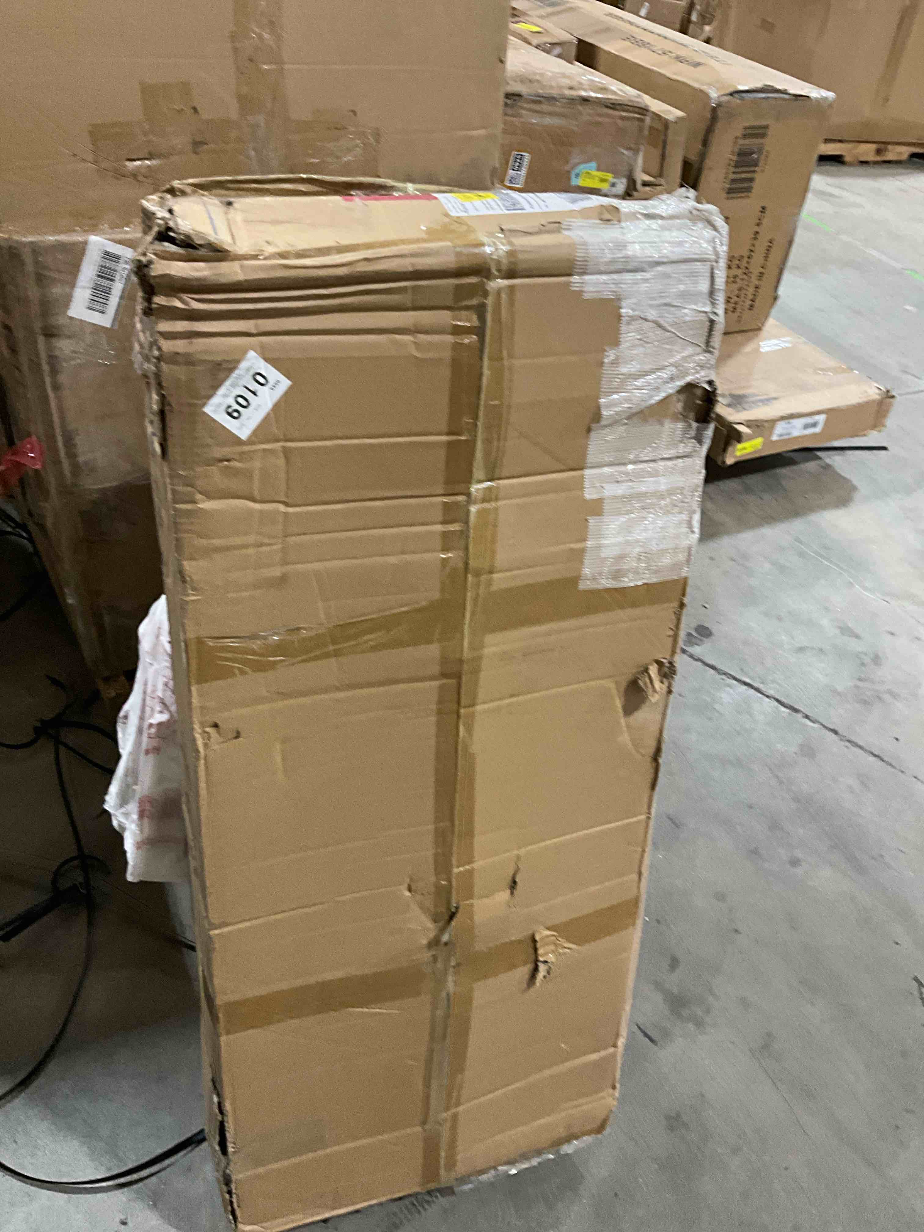 https://s3.amazonaws.com/lotting-images-prod/bidfta/BRN1790960_1757622016041.jpeg