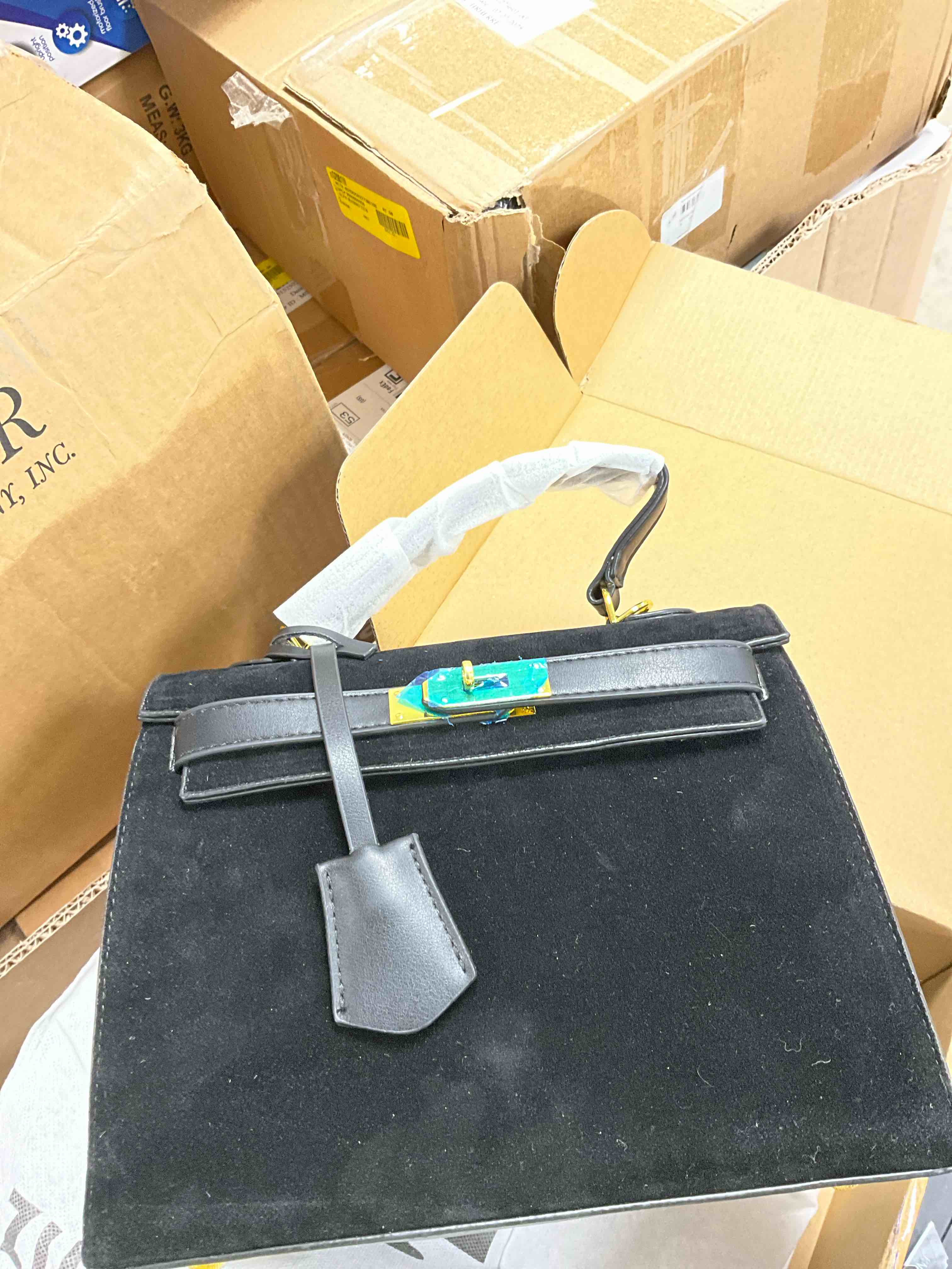 https://s3.amazonaws.com/lotting-images-prod/bidfta/BRN1791572_1759327038325.jpeg