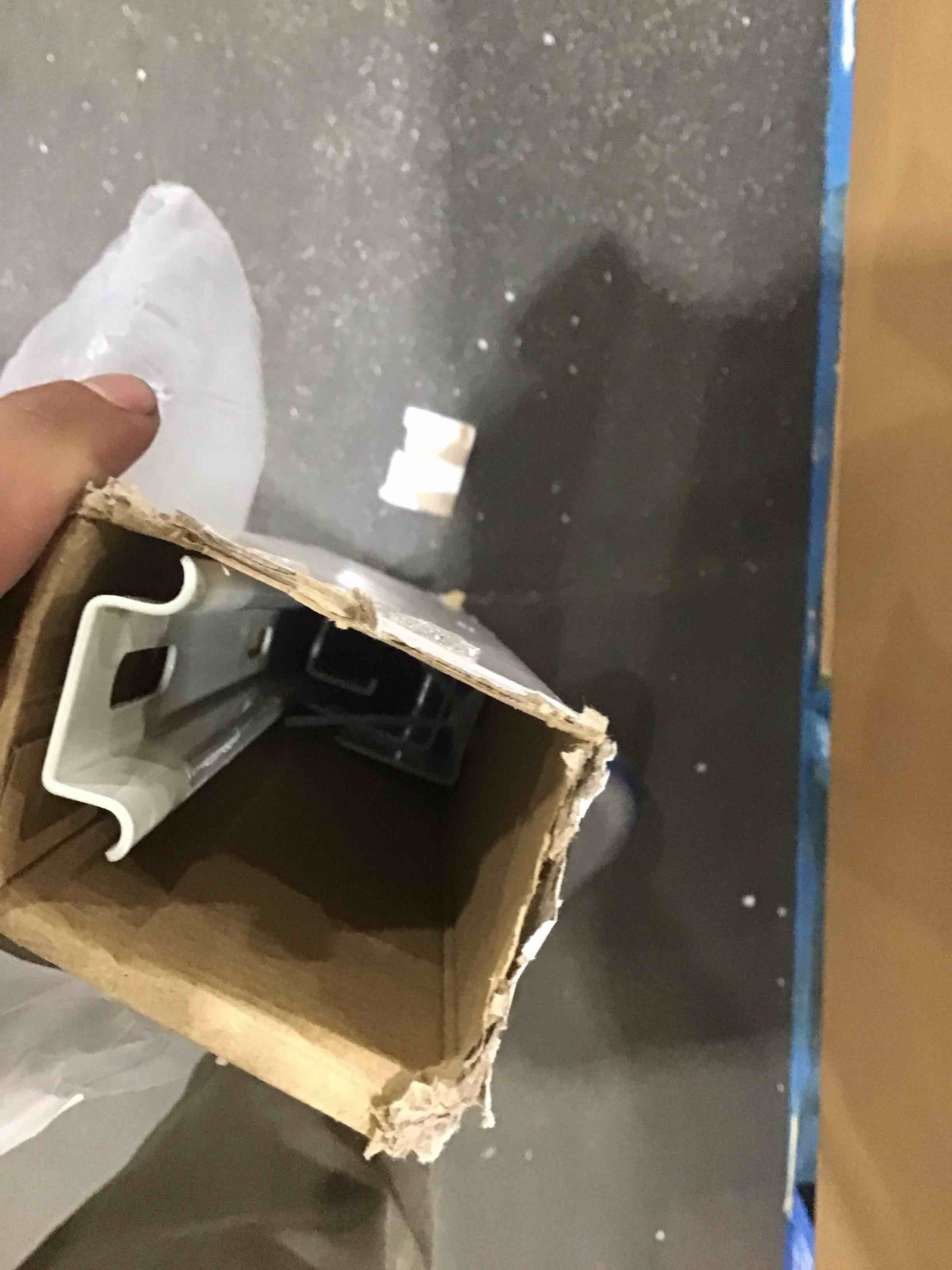 https://s3.amazonaws.com/lotting-images-prod/bidfta/BRN1797291_1746569222720.jpeg