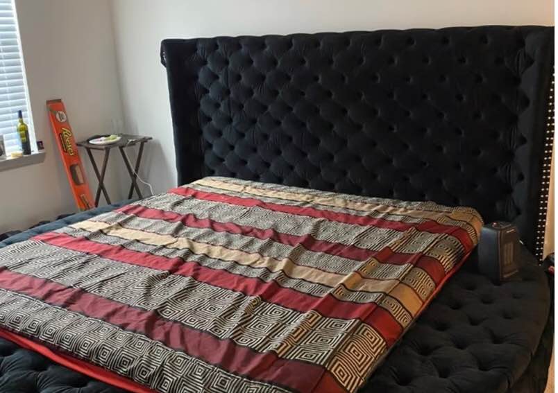 Meridian Furniture Dane Black King