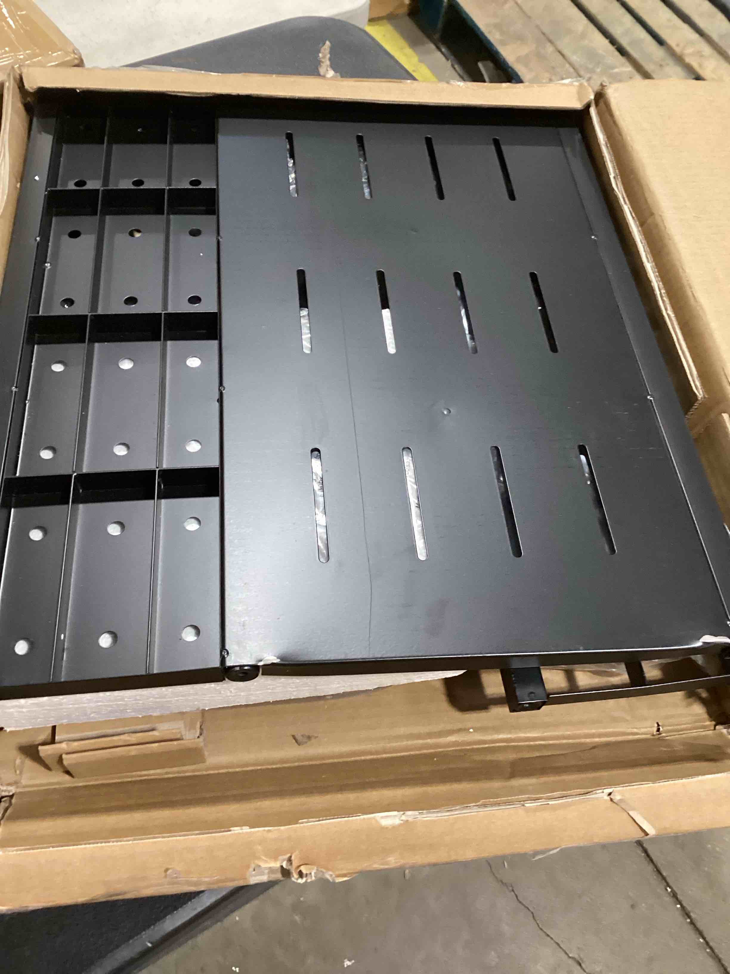 https://s3.amazonaws.com/lotting-images-prod/bidfta/BRN1844236_1744728994864.jpeg