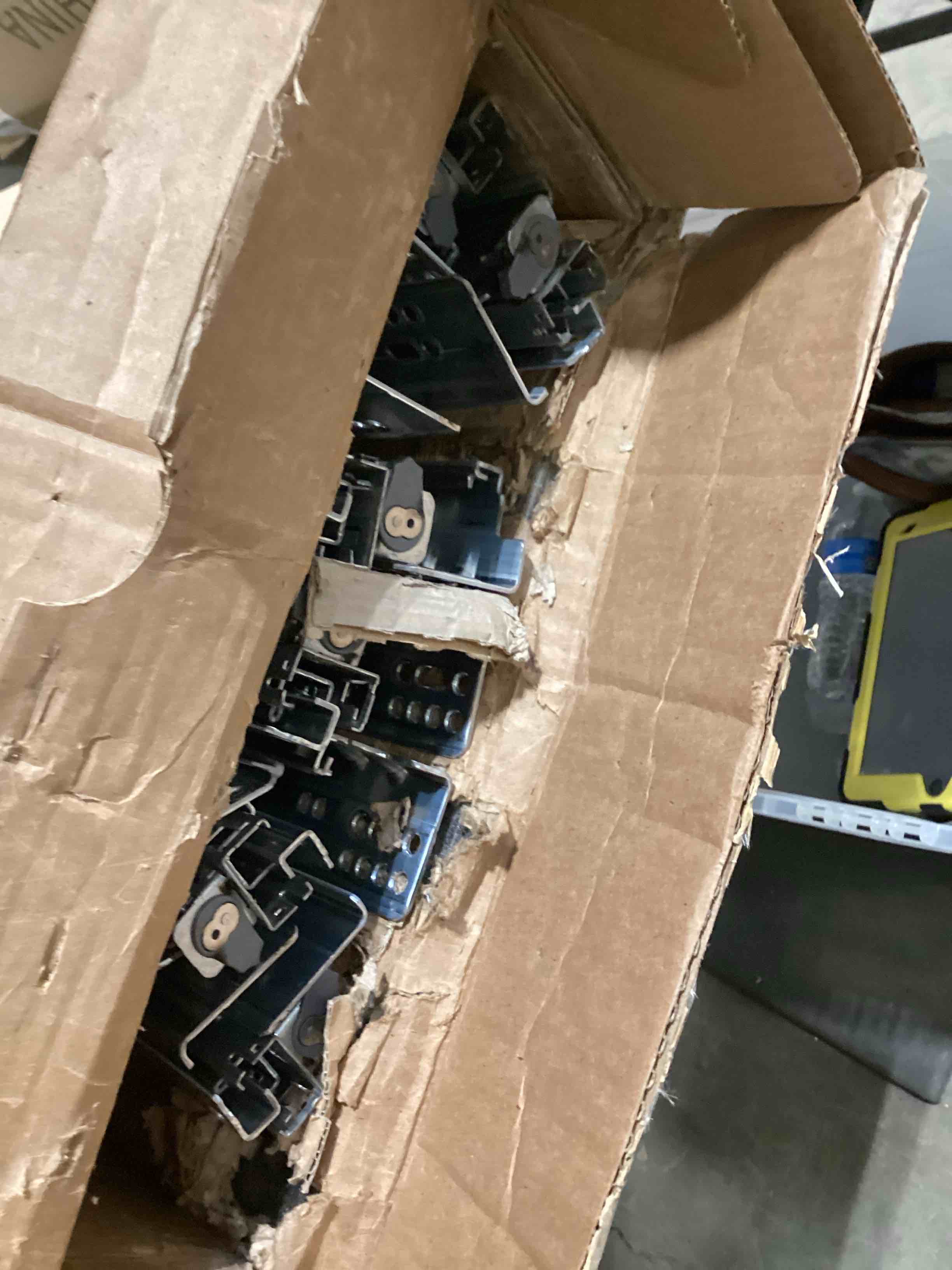 https://s3.amazonaws.com/lotting-images-prod/bidfta/BRN1844909_1745495810837.jpeg