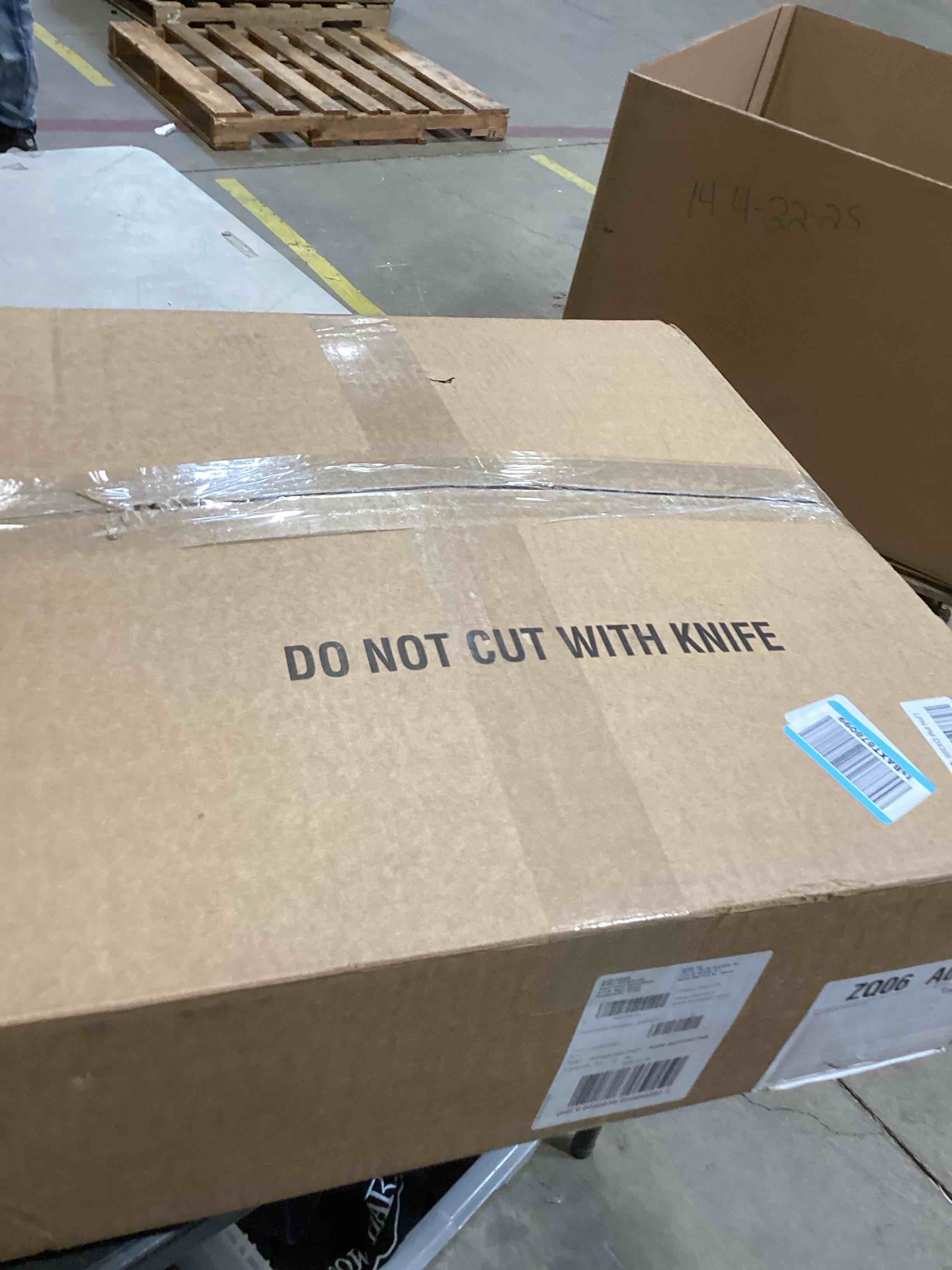 https://s3.amazonaws.com/lotting-images-prod/bidfta/BRN1845307_1746111447985.jpeg