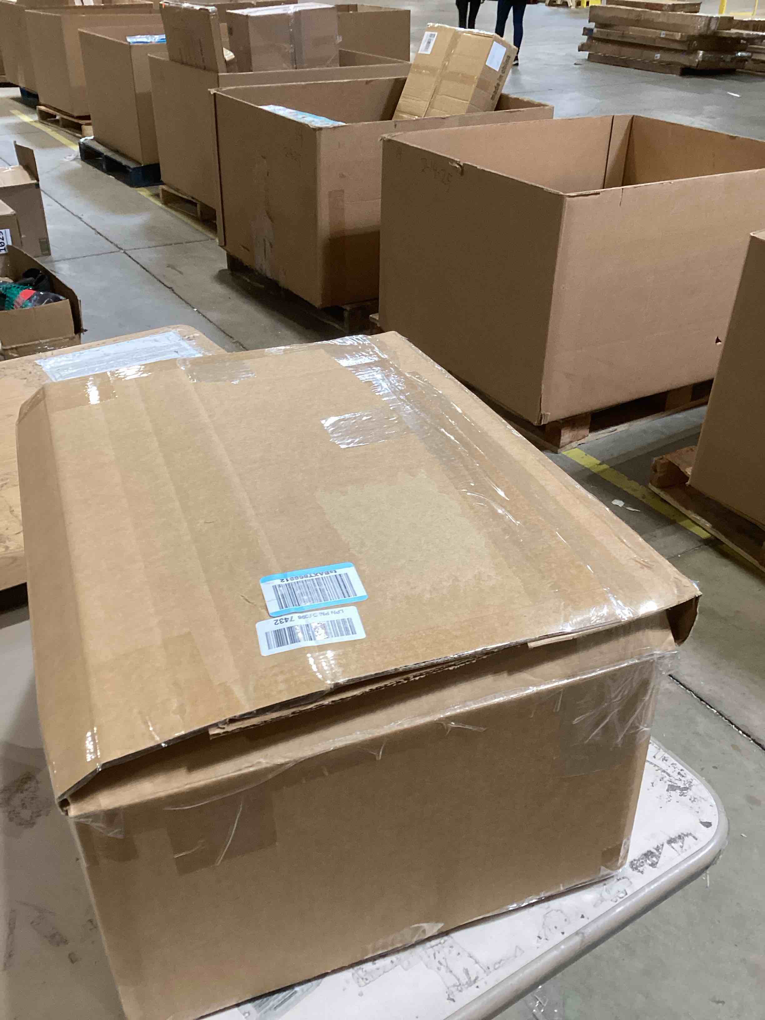 https://s3.amazonaws.com/lotting-images-prod/bidfta/BRN1846692_1745516757980.jpeg