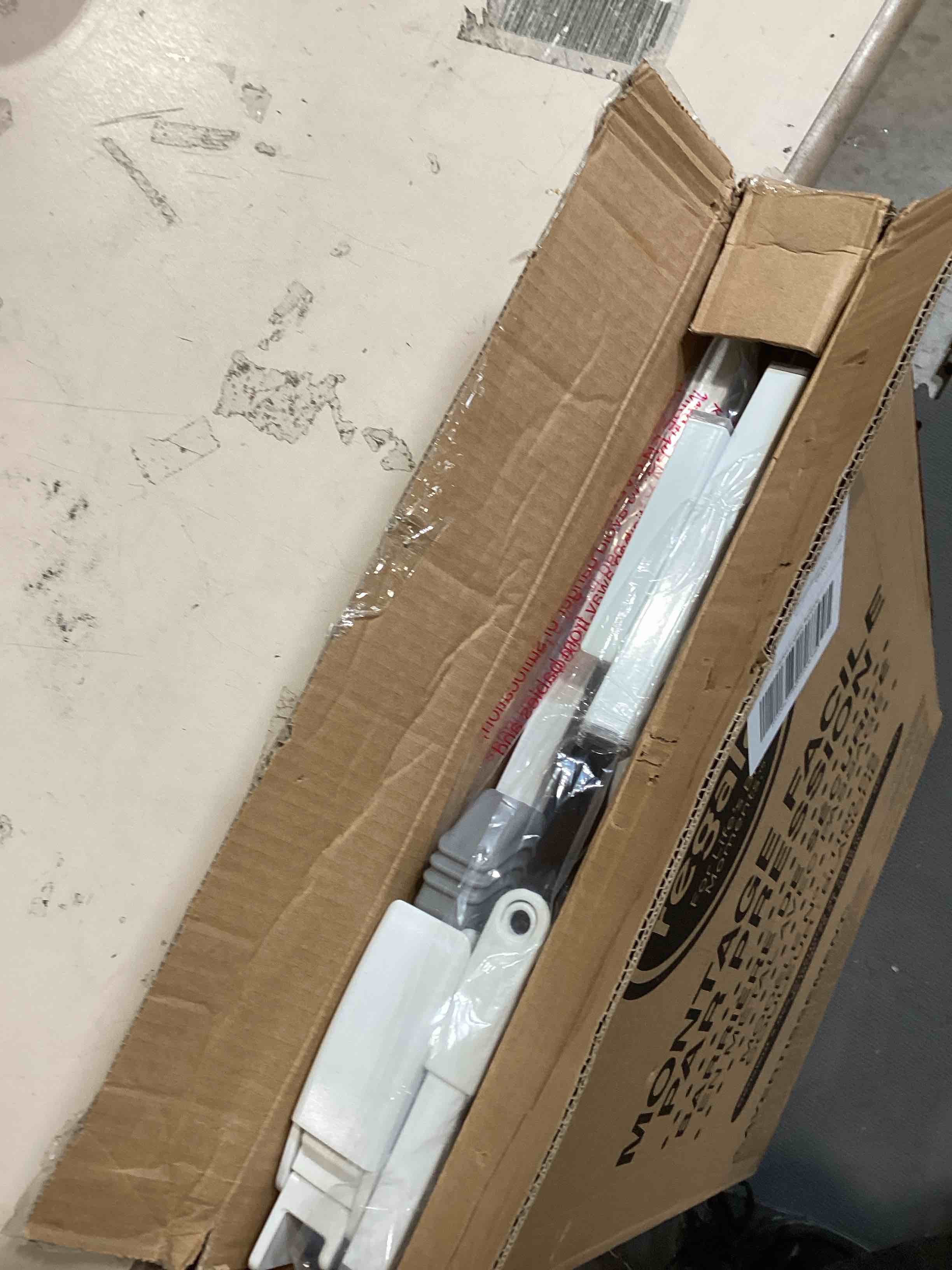 https://s3.amazonaws.com/lotting-images-prod/bidfta/BRN1846707_1745522053140.jpeg