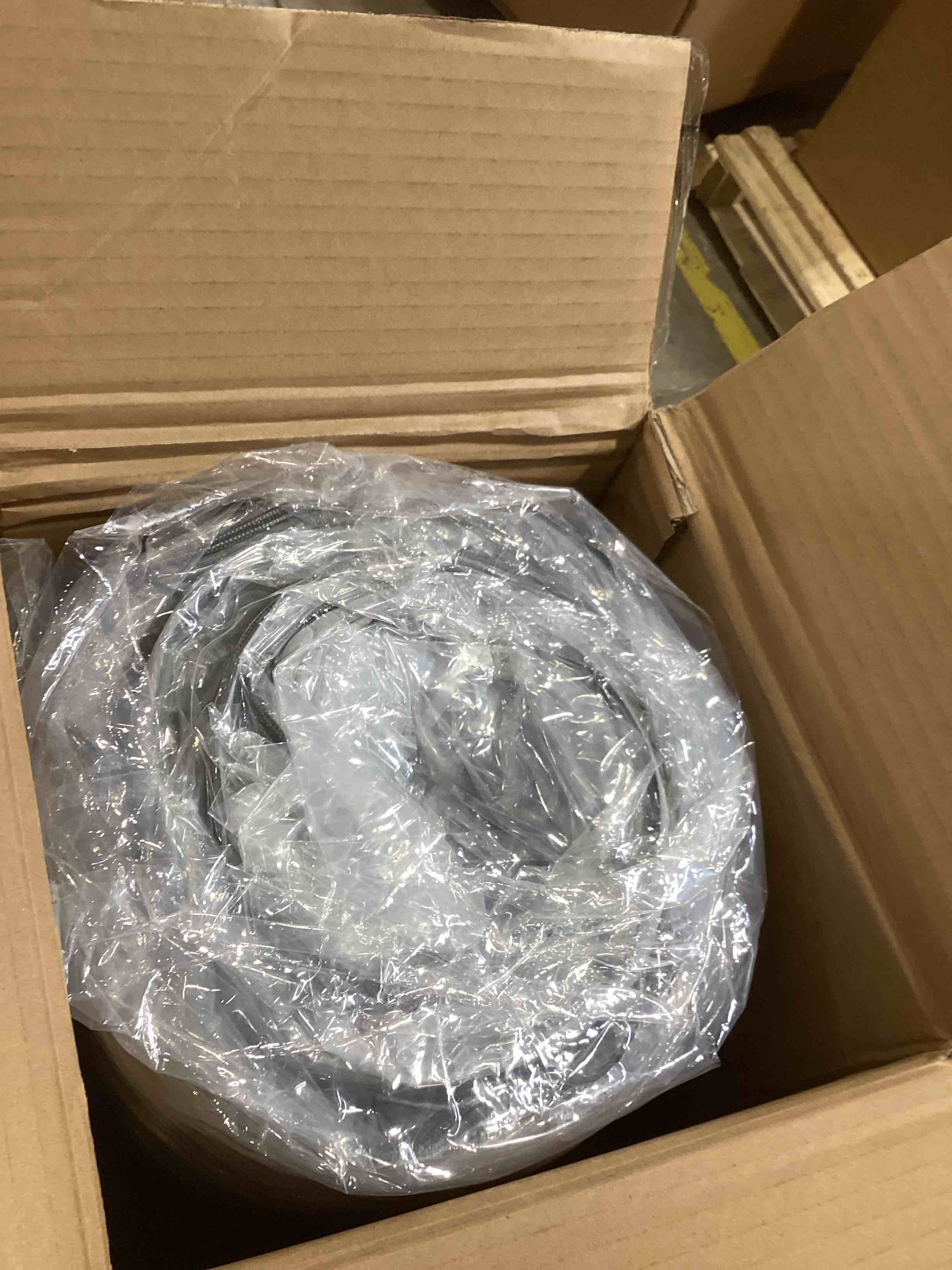 https://s3.amazonaws.com/lotting-images-prod/bidfta/BRN1847385_1746111908771.jpeg
