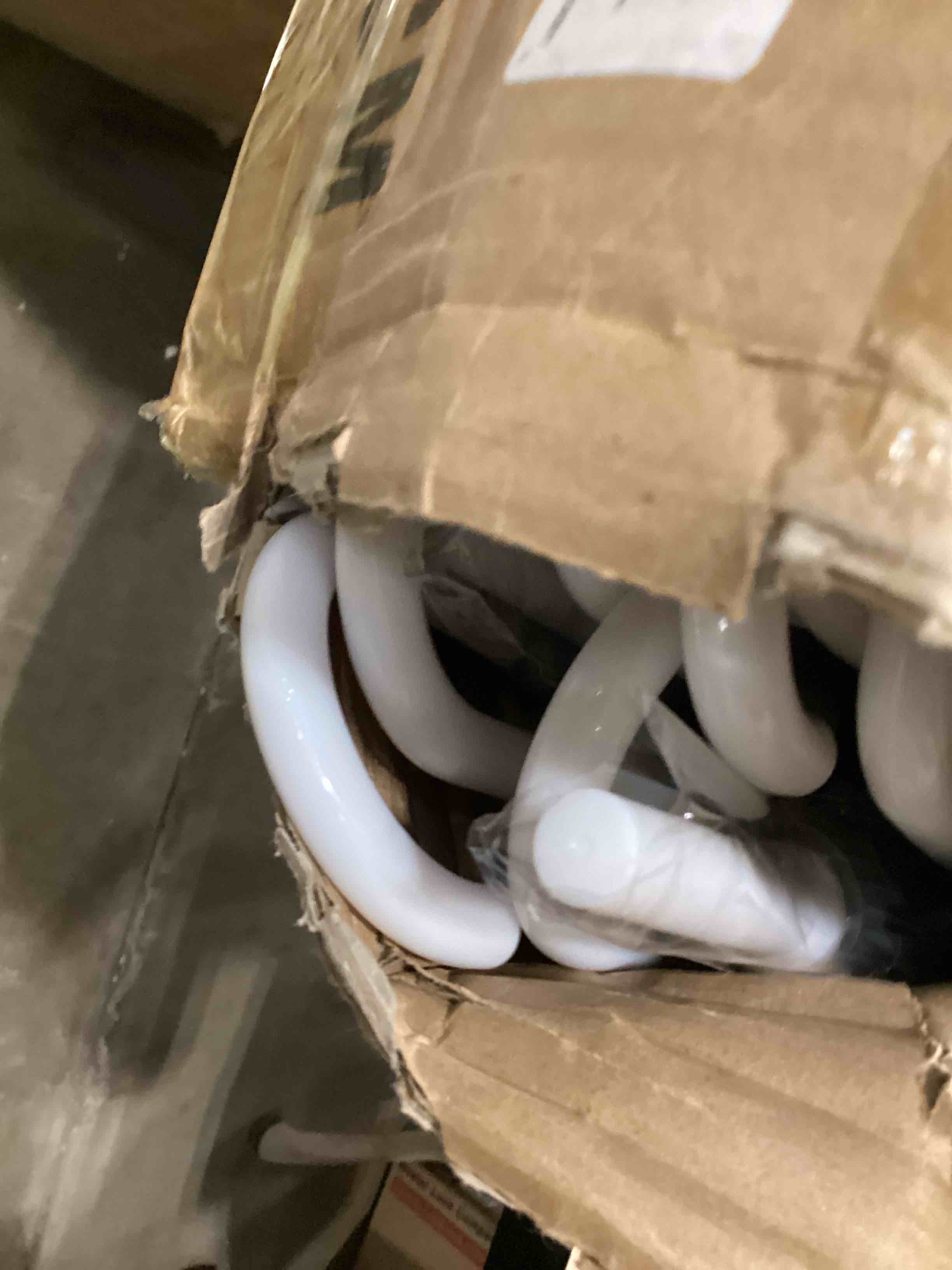 https://s3.amazonaws.com/lotting-images-prod/bidfta/BRN1847829_1746533248596.jpeg