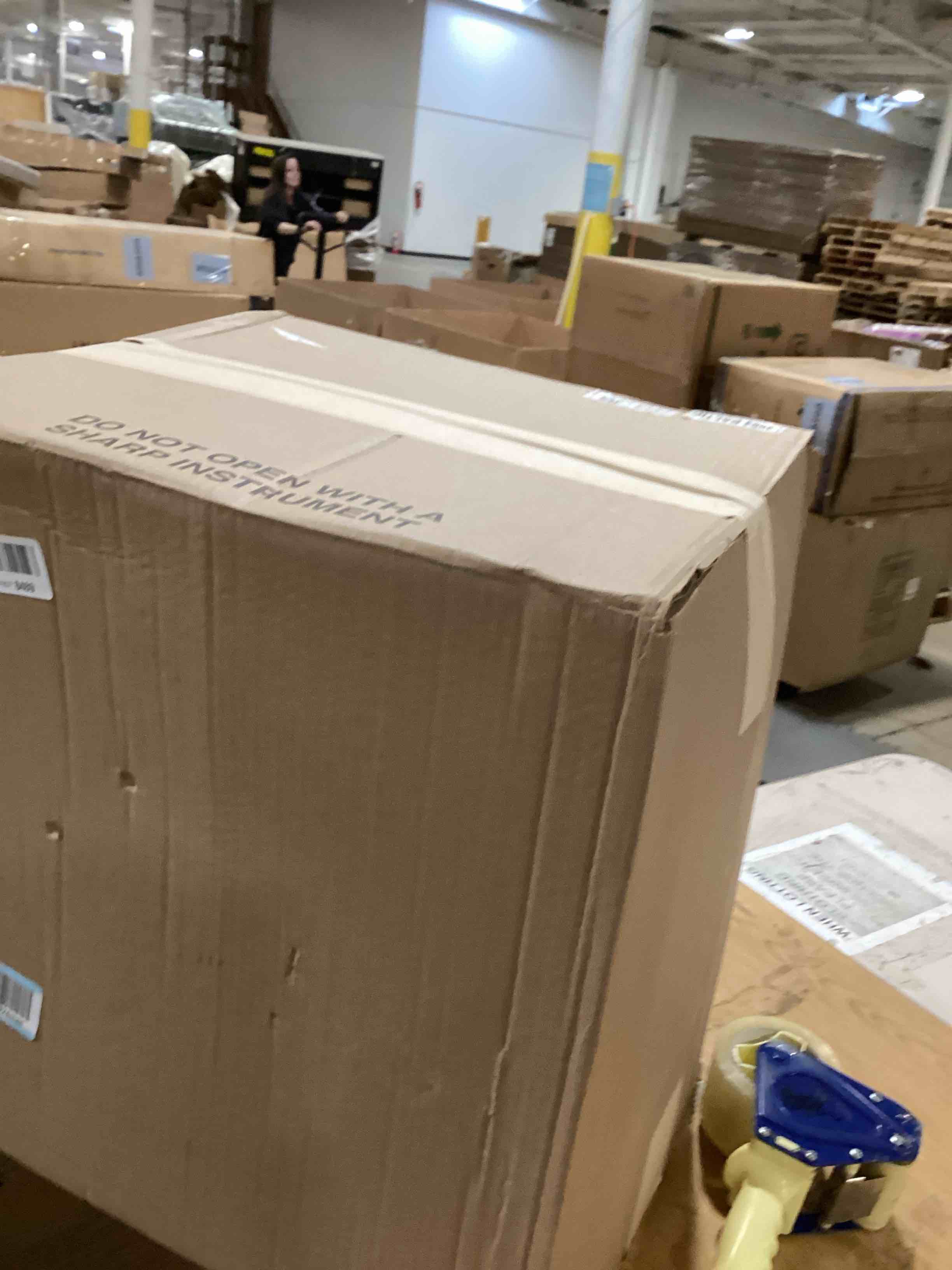 https://s3.amazonaws.com/lotting-images-prod/bidfta/BRN1847837_1746534015527.jpeg