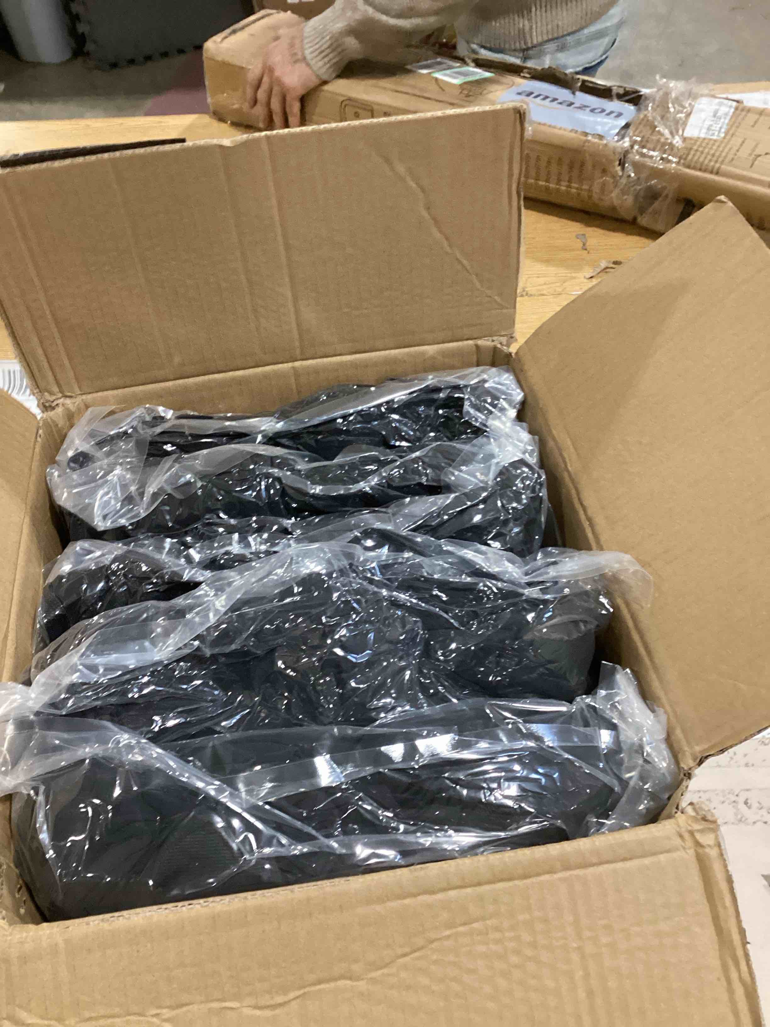 https://s3.amazonaws.com/lotting-images-prod/bidfta/BRN1848156_1746708461521.jpeg