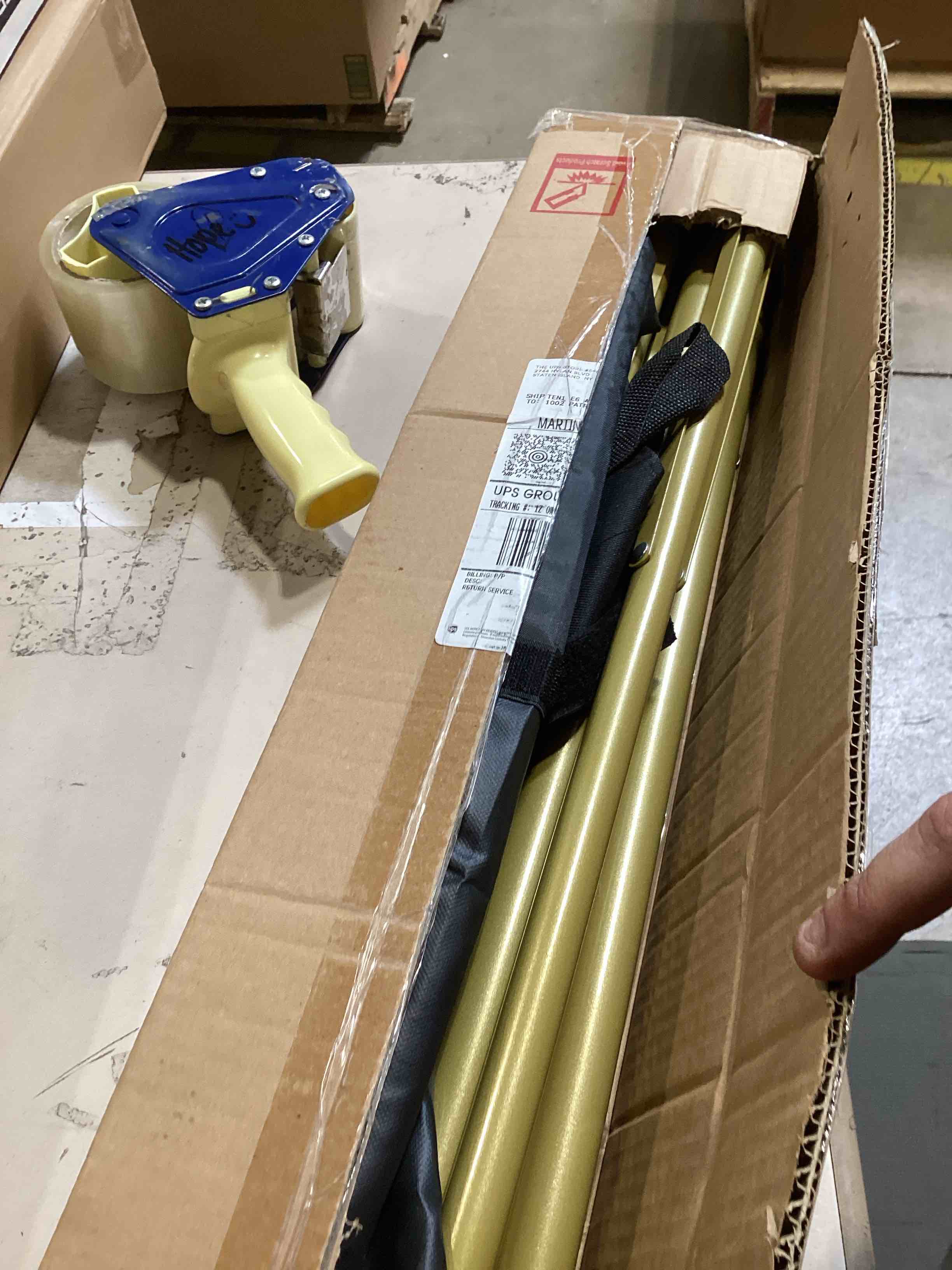 https://s3.amazonaws.com/lotting-images-prod/bidfta/BRN1848537_1746812506170.jpeg