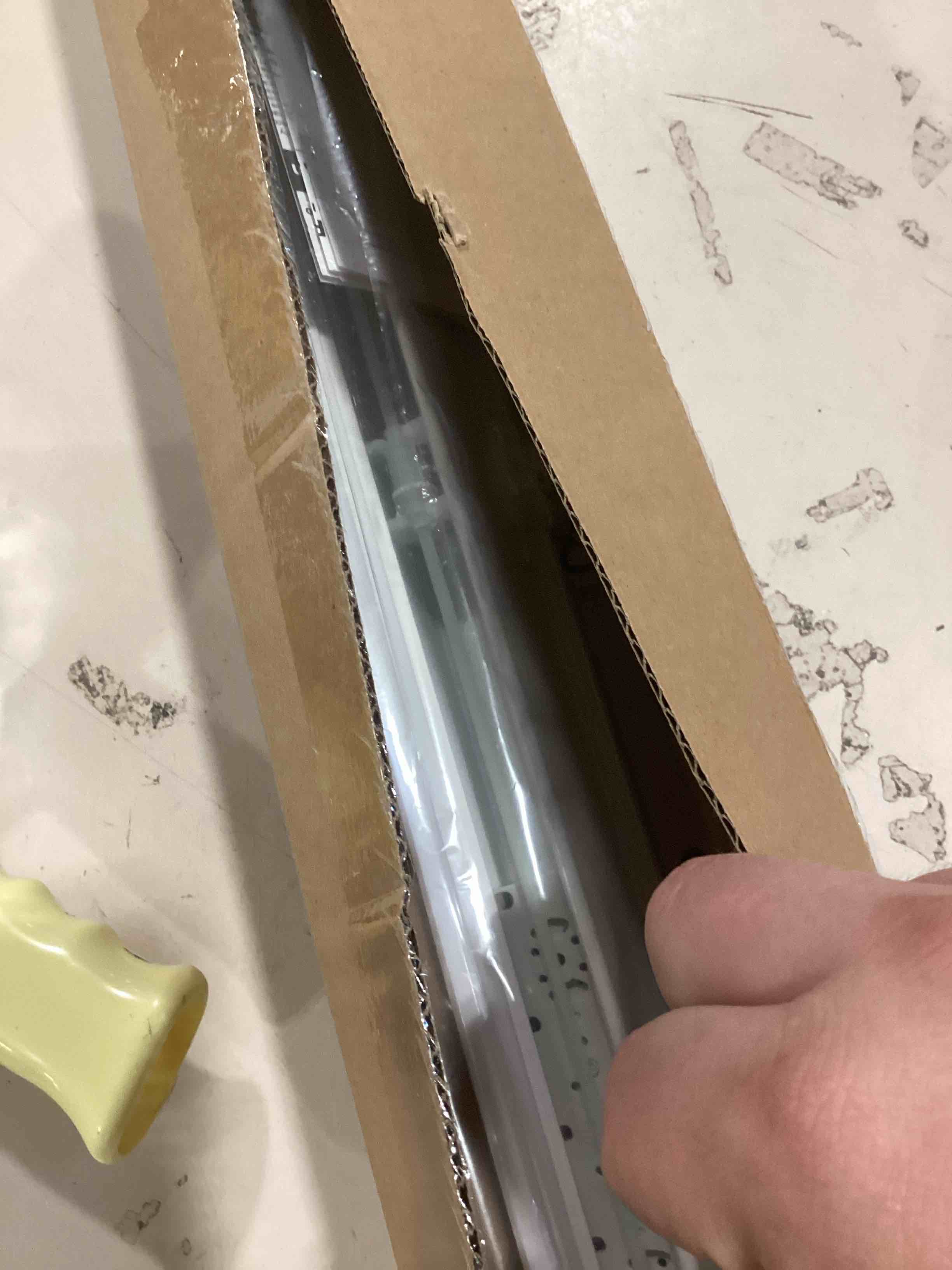 https://s3.amazonaws.com/lotting-images-prod/bidfta/BRN1848610_1747048863056.jpeg