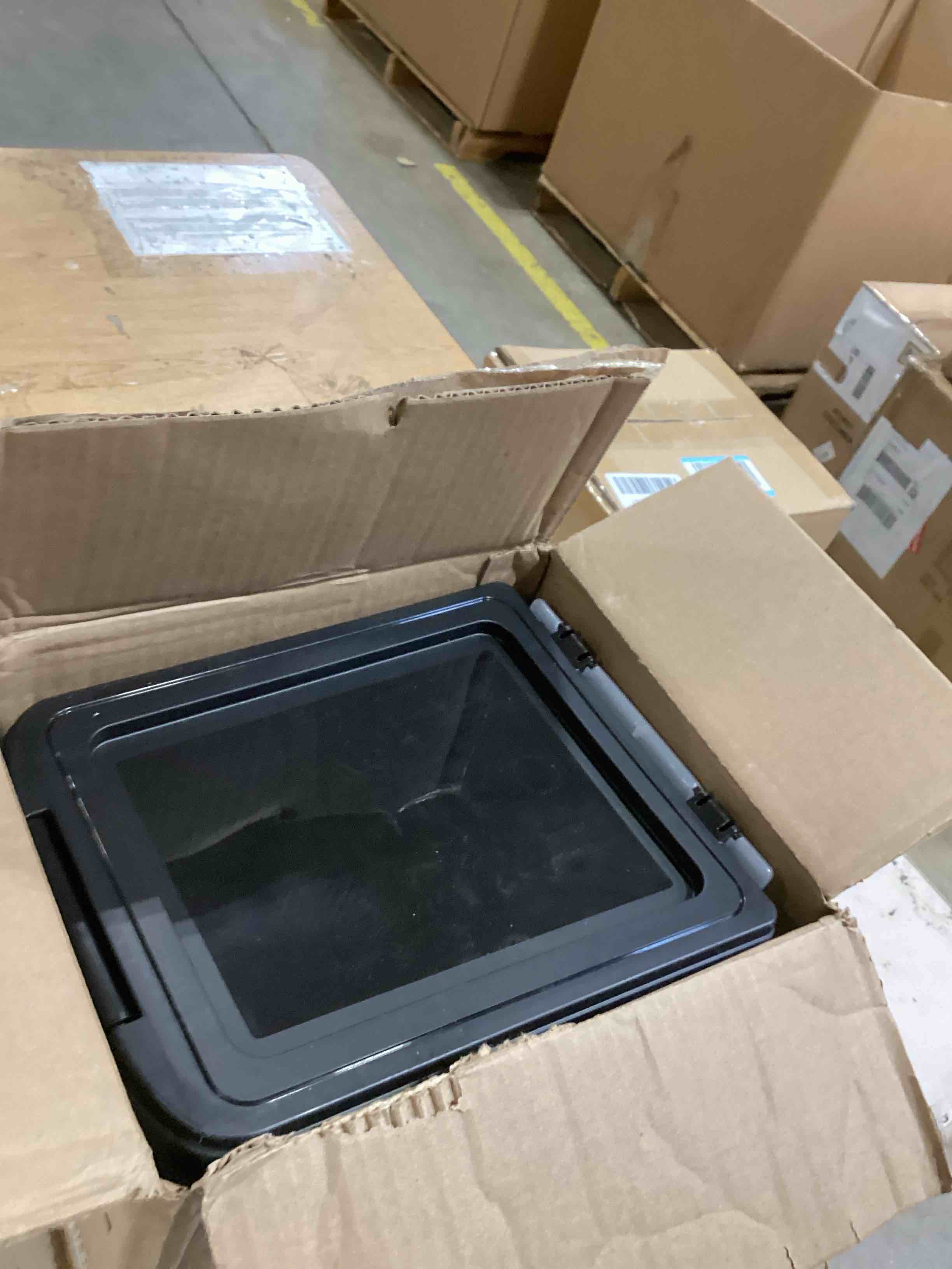 https://s3.amazonaws.com/lotting-images-prod/bidfta/BRN1848757_1747074246581.jpeg