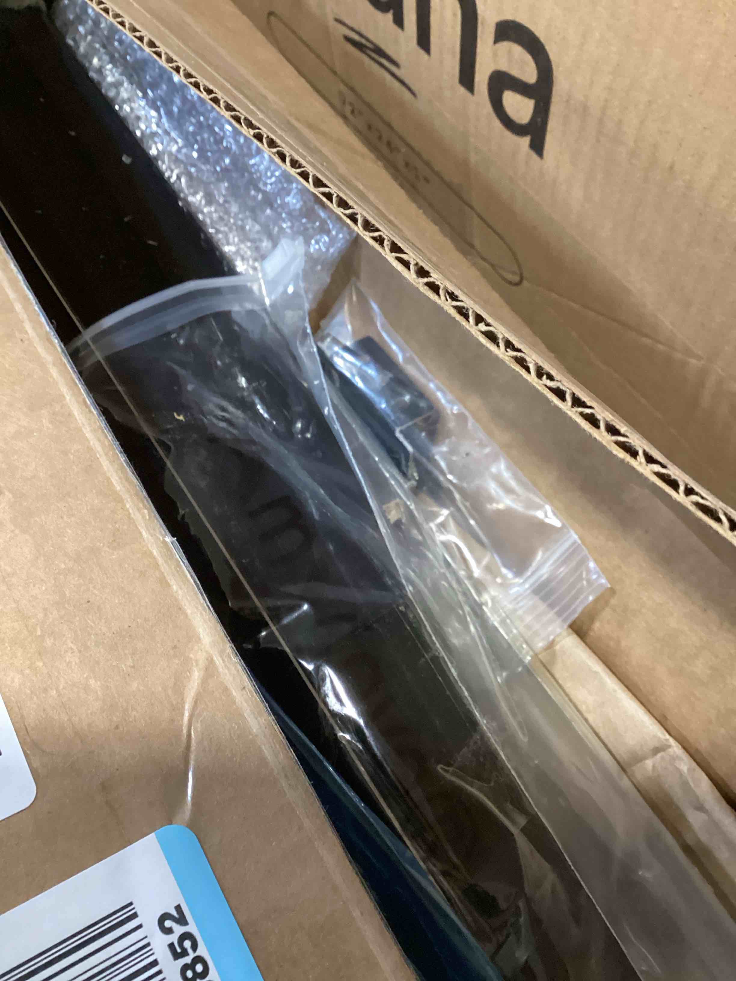 https://s3.amazonaws.com/lotting-images-prod/bidfta/BRN1850681_1746813019884.jpeg