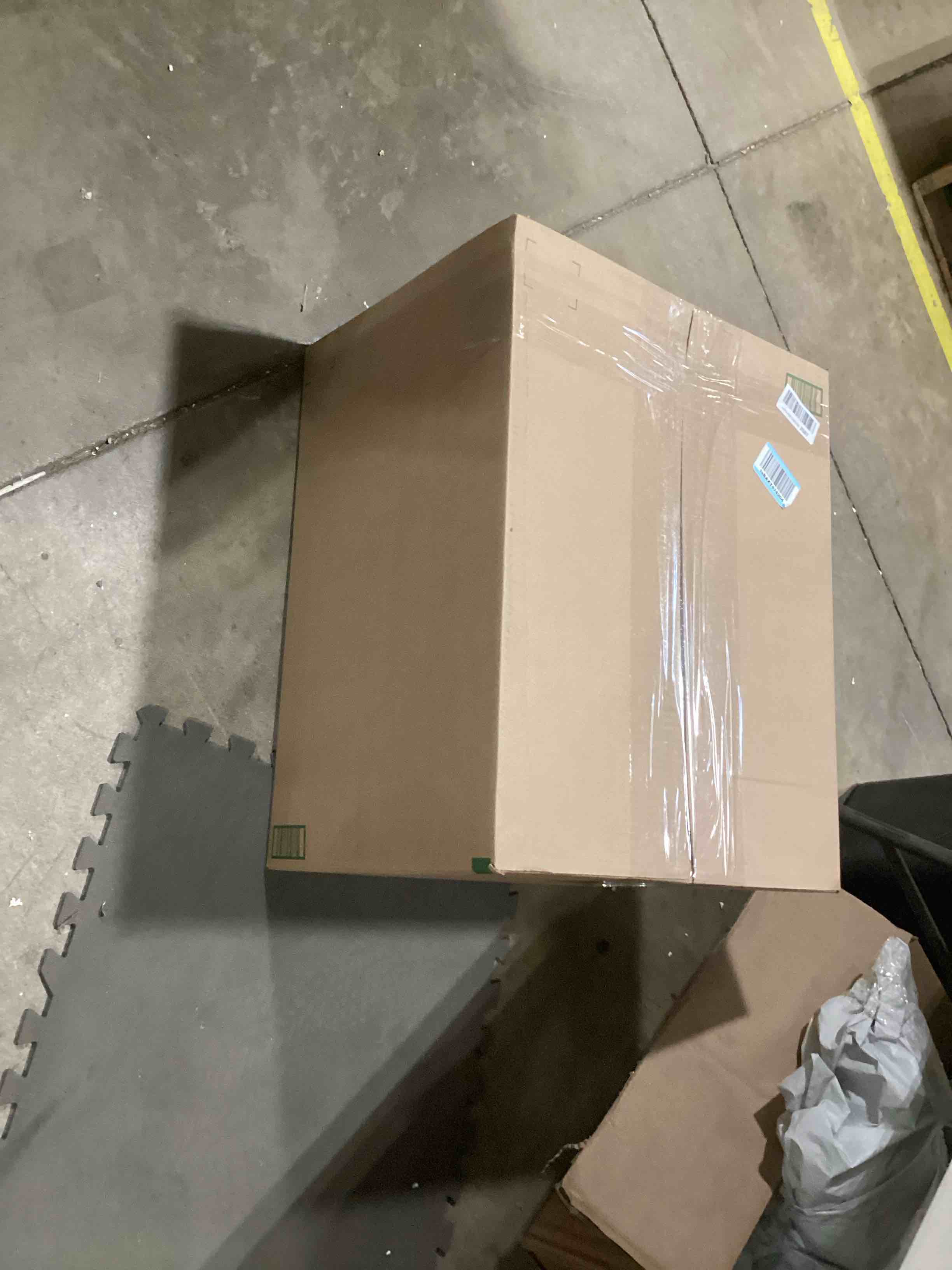 https://s3.amazonaws.com/lotting-images-prod/bidfta/BRN1852709_1746274374787.jpeg