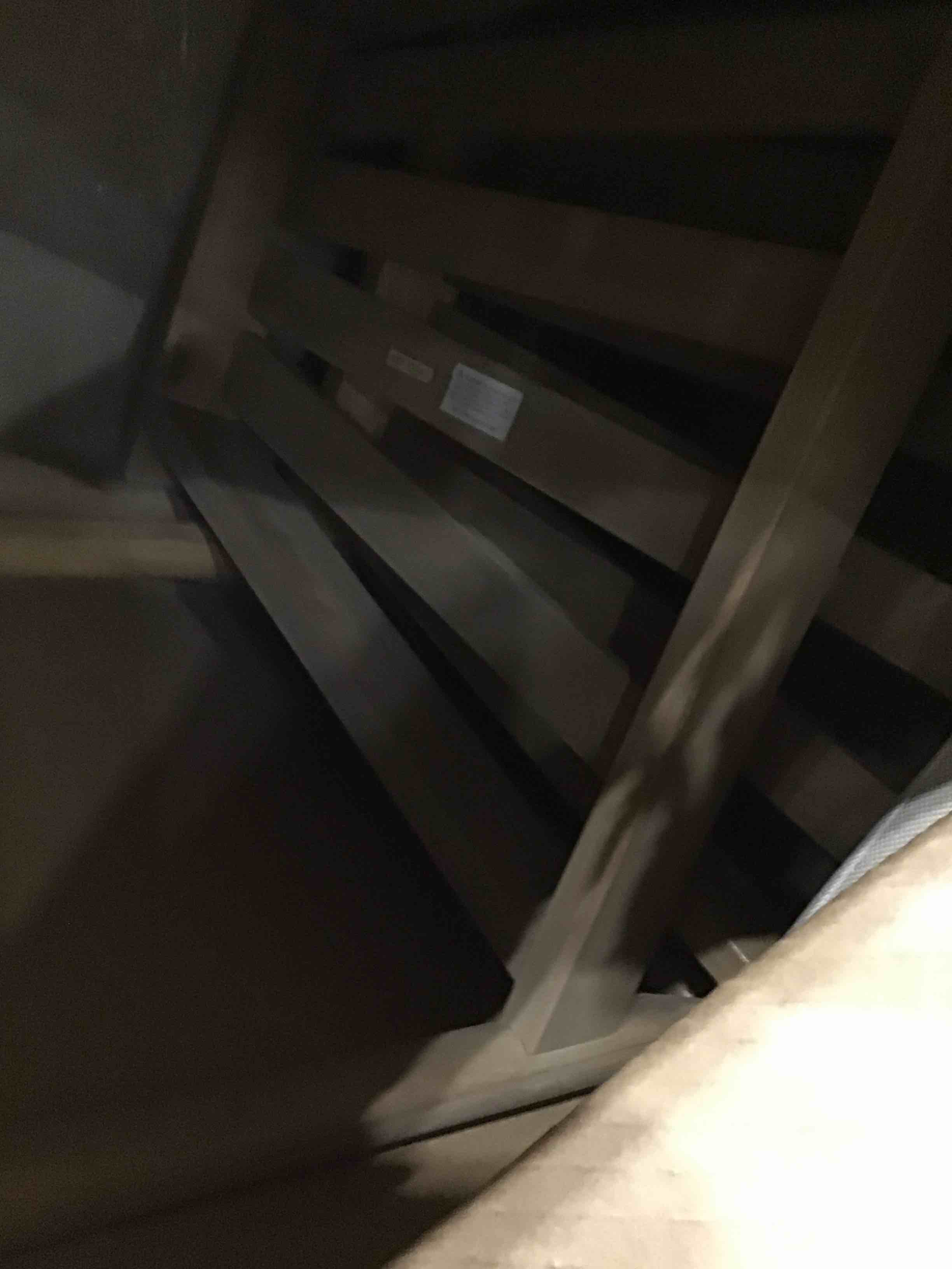 https://s3.amazonaws.com/lotting-images-prod/bidfta/BRN1854236_1750939915890.jpeg