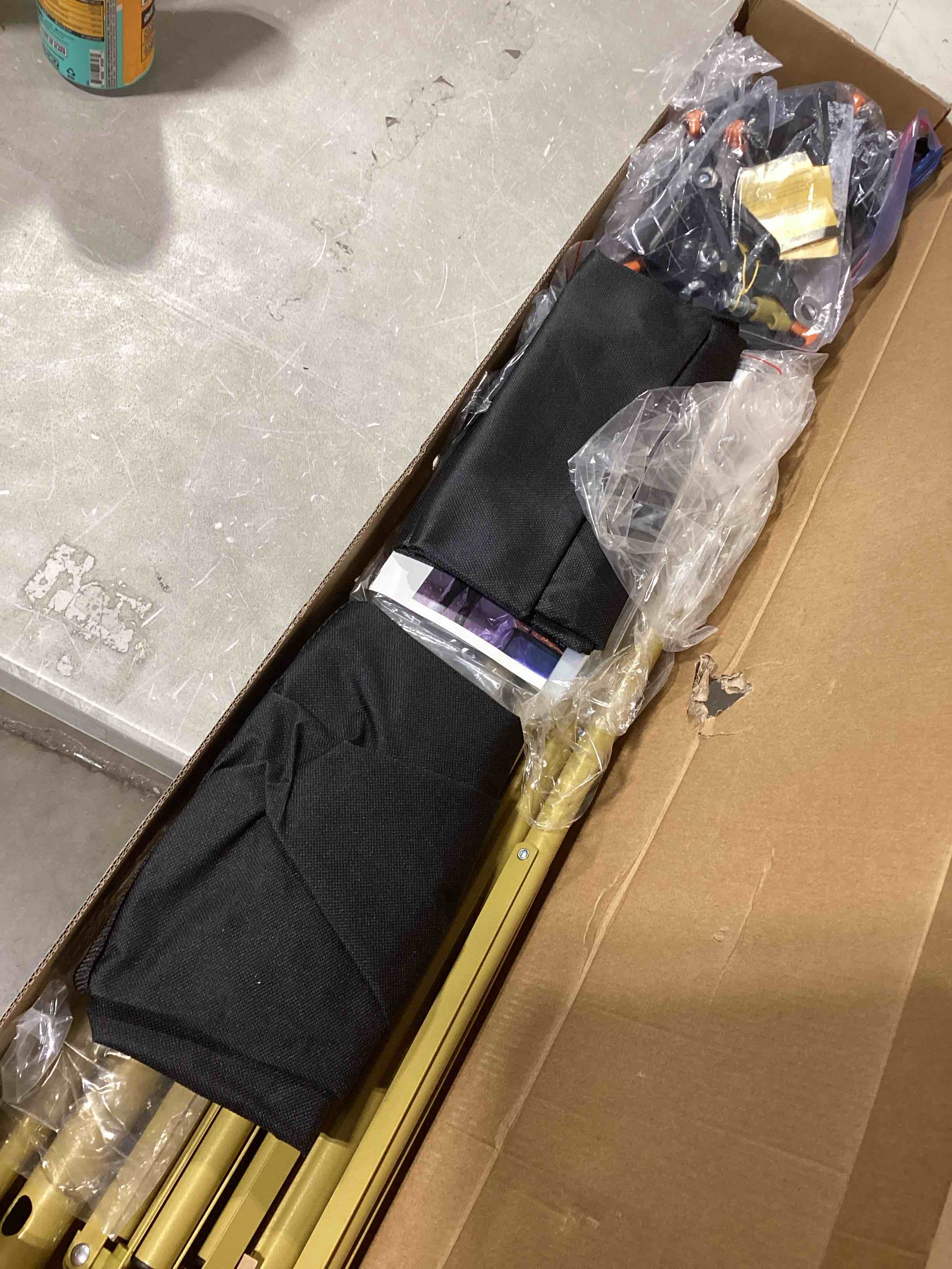 https://s3.amazonaws.com/lotting-images-prod/bidfta/BRN1856123_1745497358519.jpeg