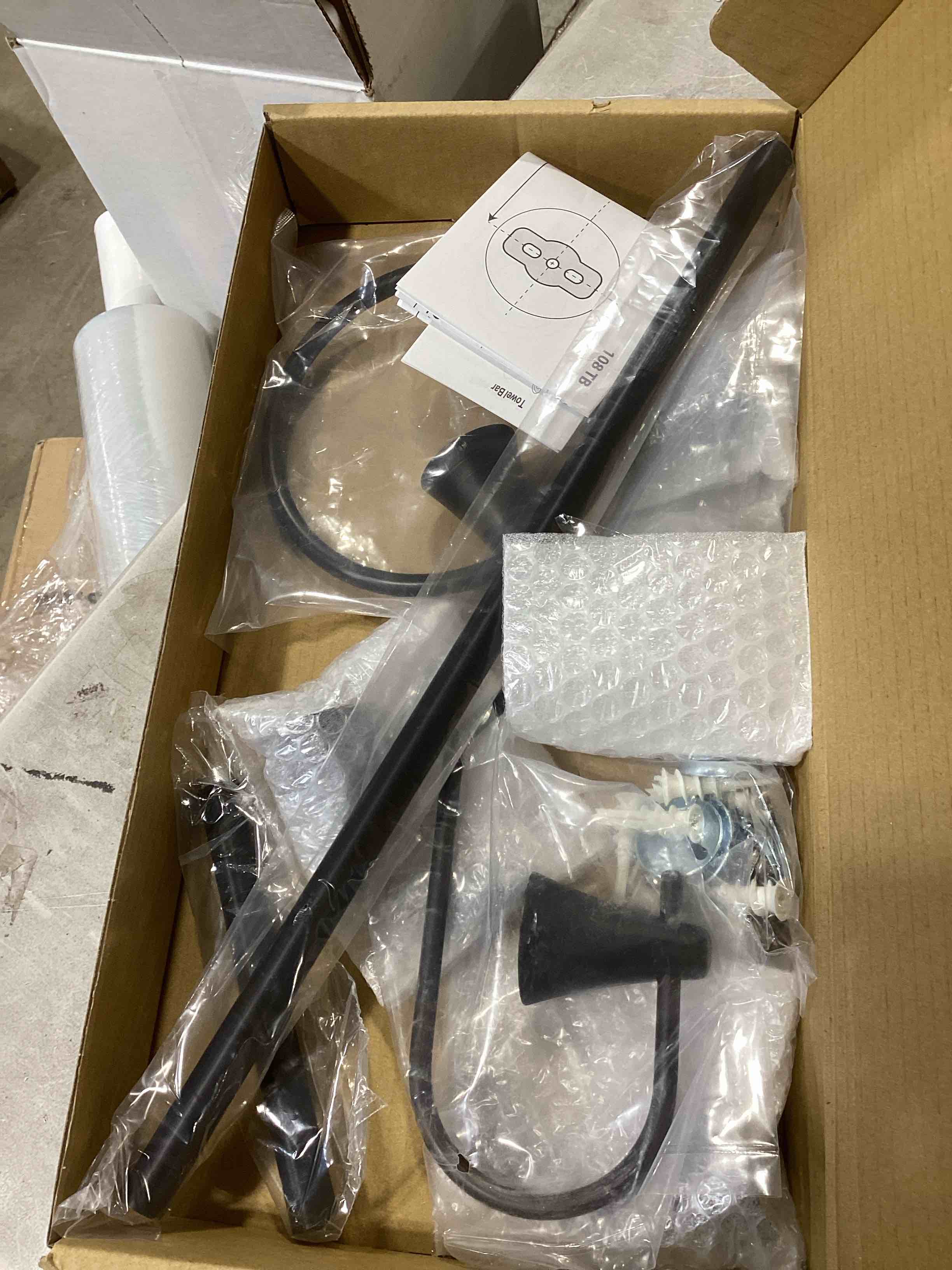 https://s3.amazonaws.com/lotting-images-prod/bidfta/BRN1856175_1745505736615.jpeg