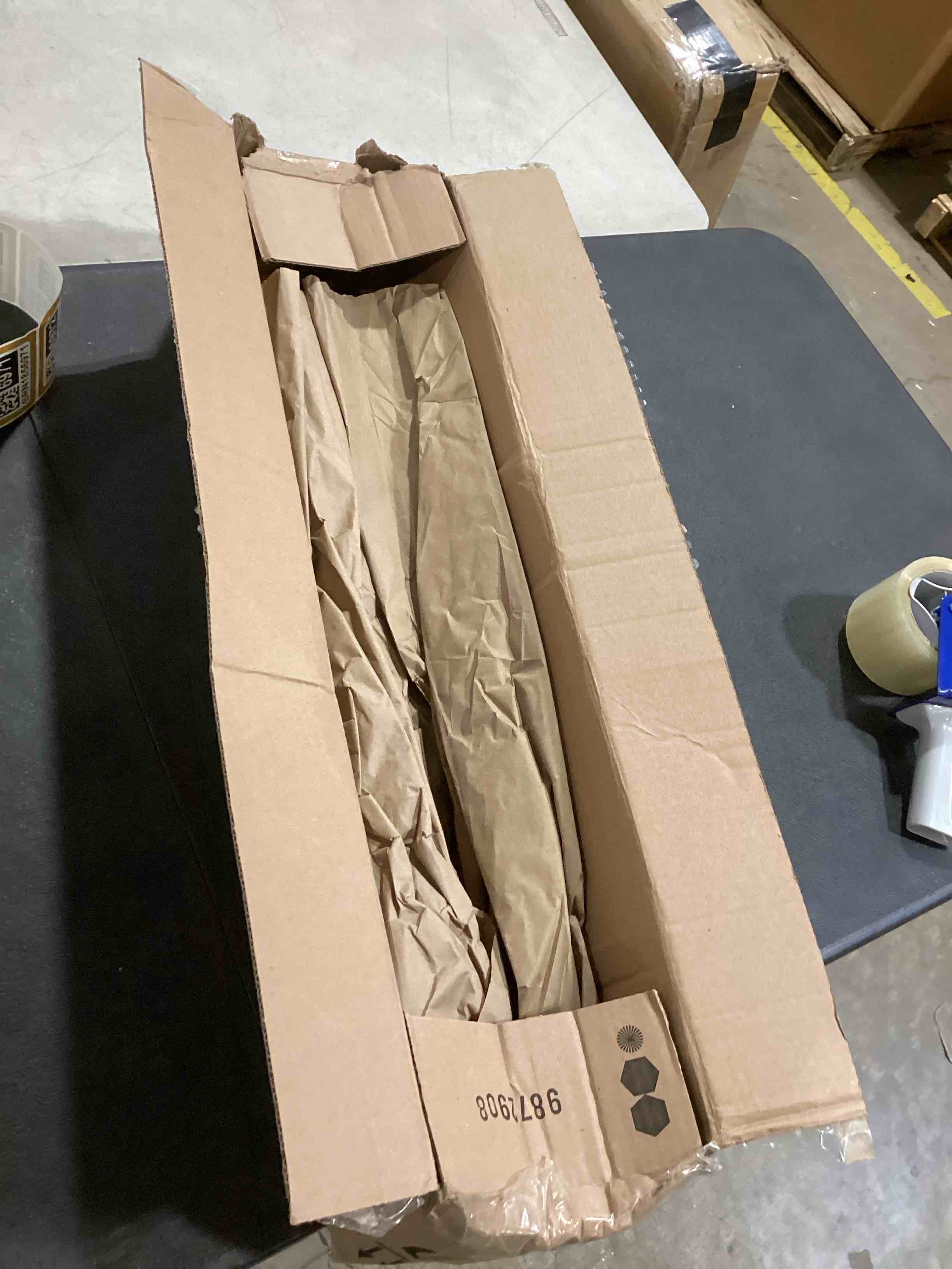 https://s3.amazonaws.com/lotting-images-prod/bidfta/BRN1856964_1747050250797.jpeg