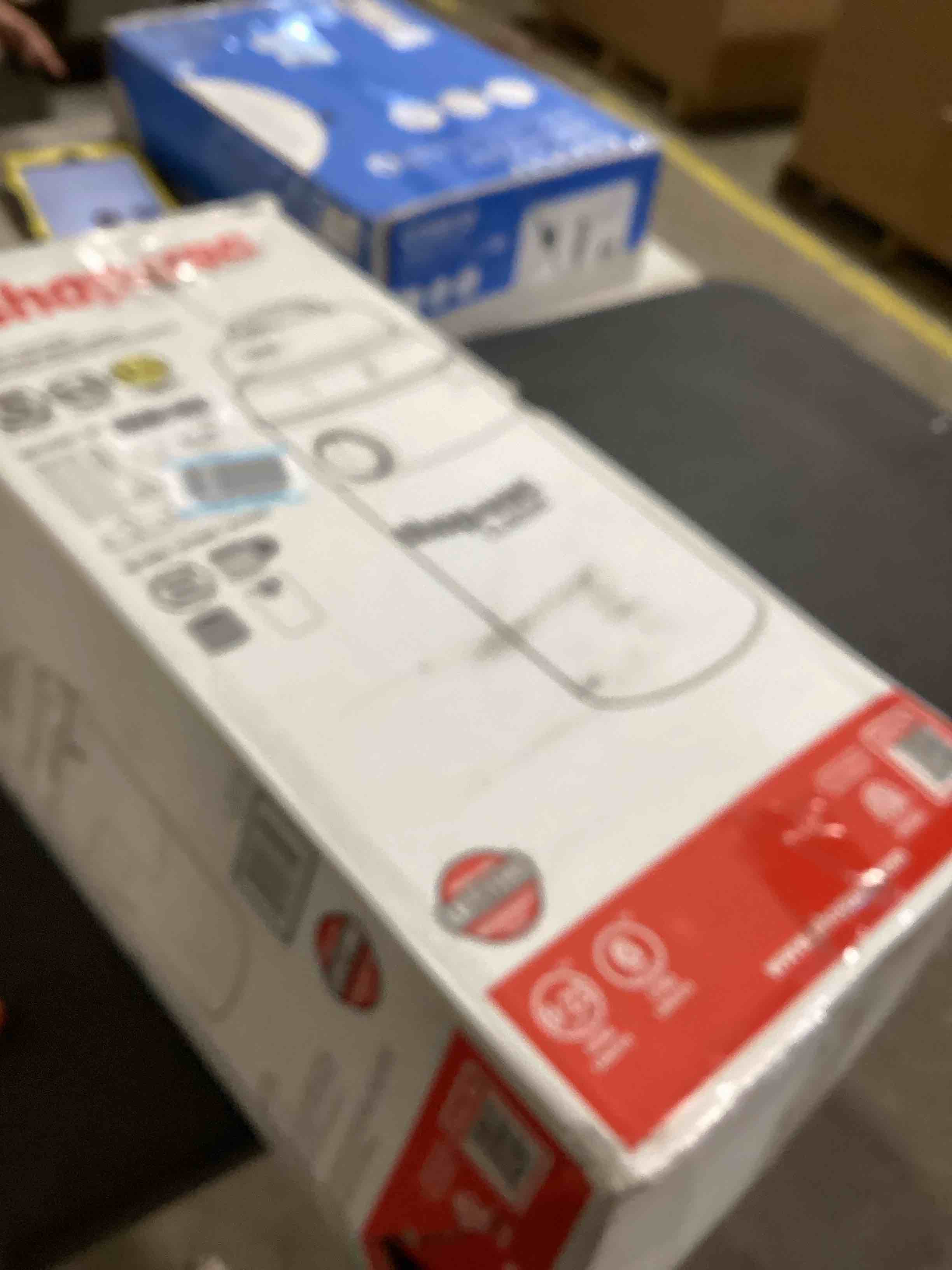 (broken) Shop-Vac 5 Gallon 5.5 Peak HP Wet/Dry Vacuum, Wall Mountable Compact Shop Vacuum with 18' Extra Long Hose & Attachments, Ideal for Jobsite, Garage, Car & Workshop. 9522236