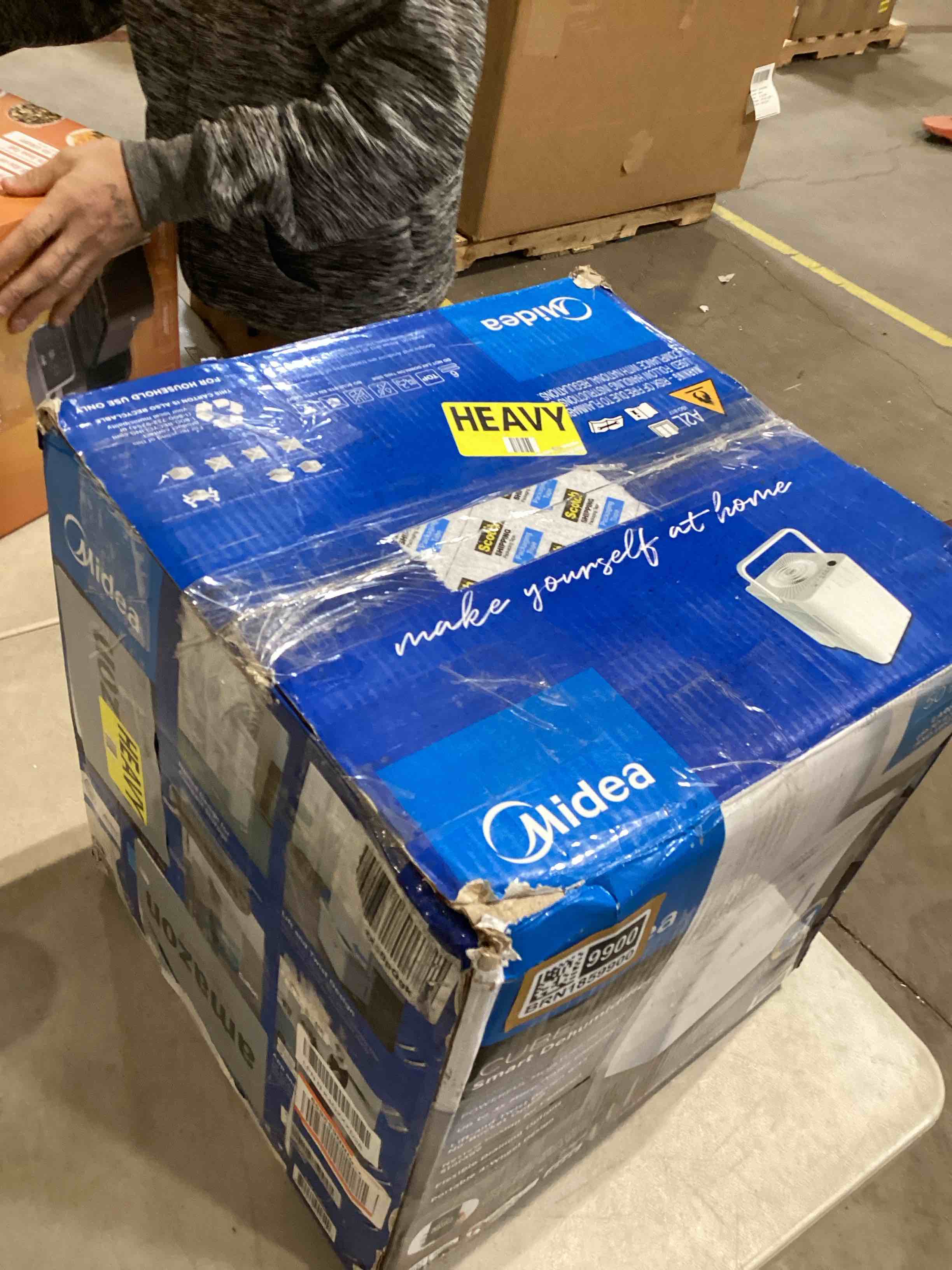 https://s3.amazonaws.com/lotting-images-prod/bidfta/BRN1859900_1744908567956.jpeg