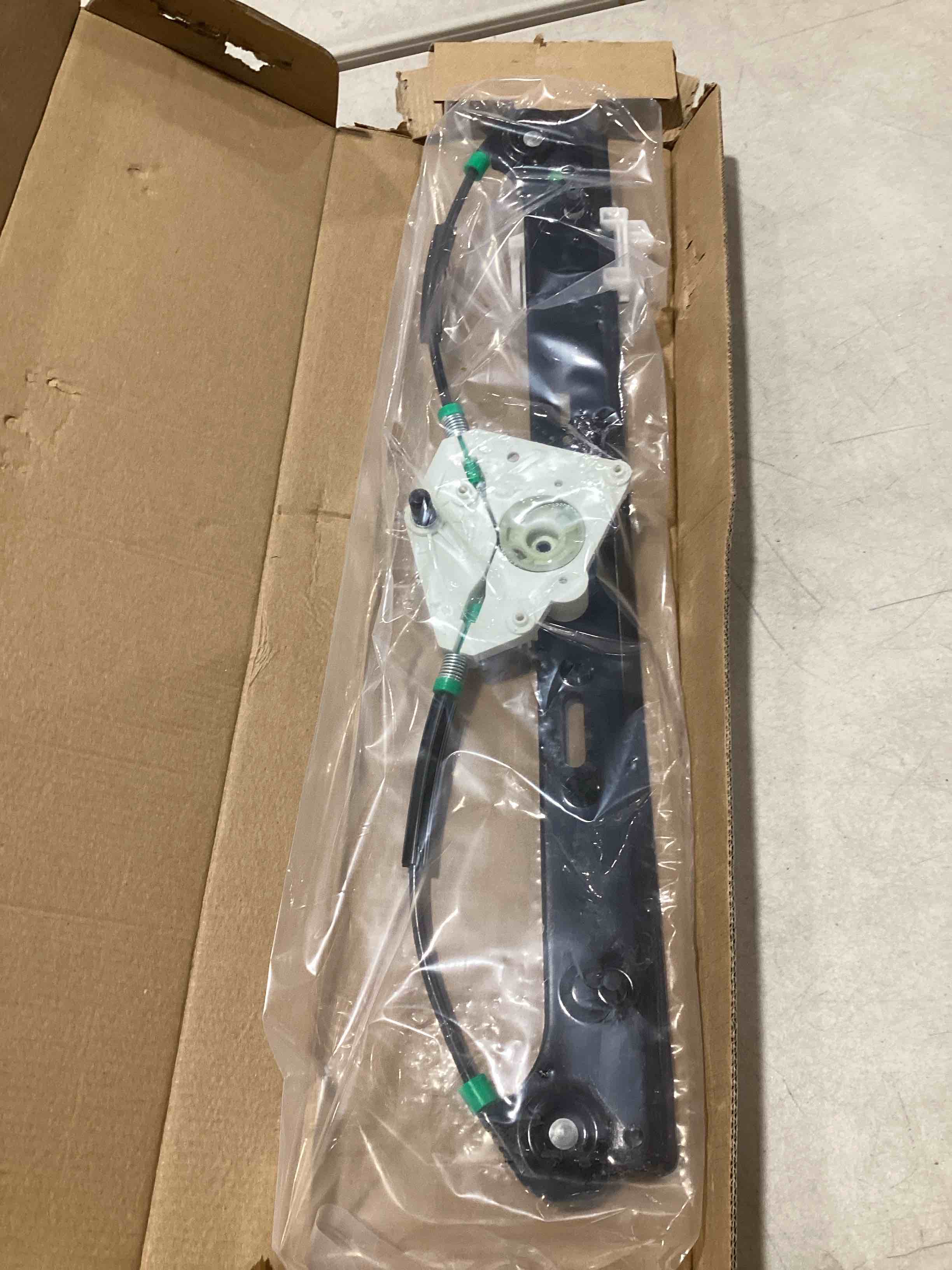 https://s3.amazonaws.com/lotting-images-prod/bidfta/BRN1860932_1746275072270.jpeg