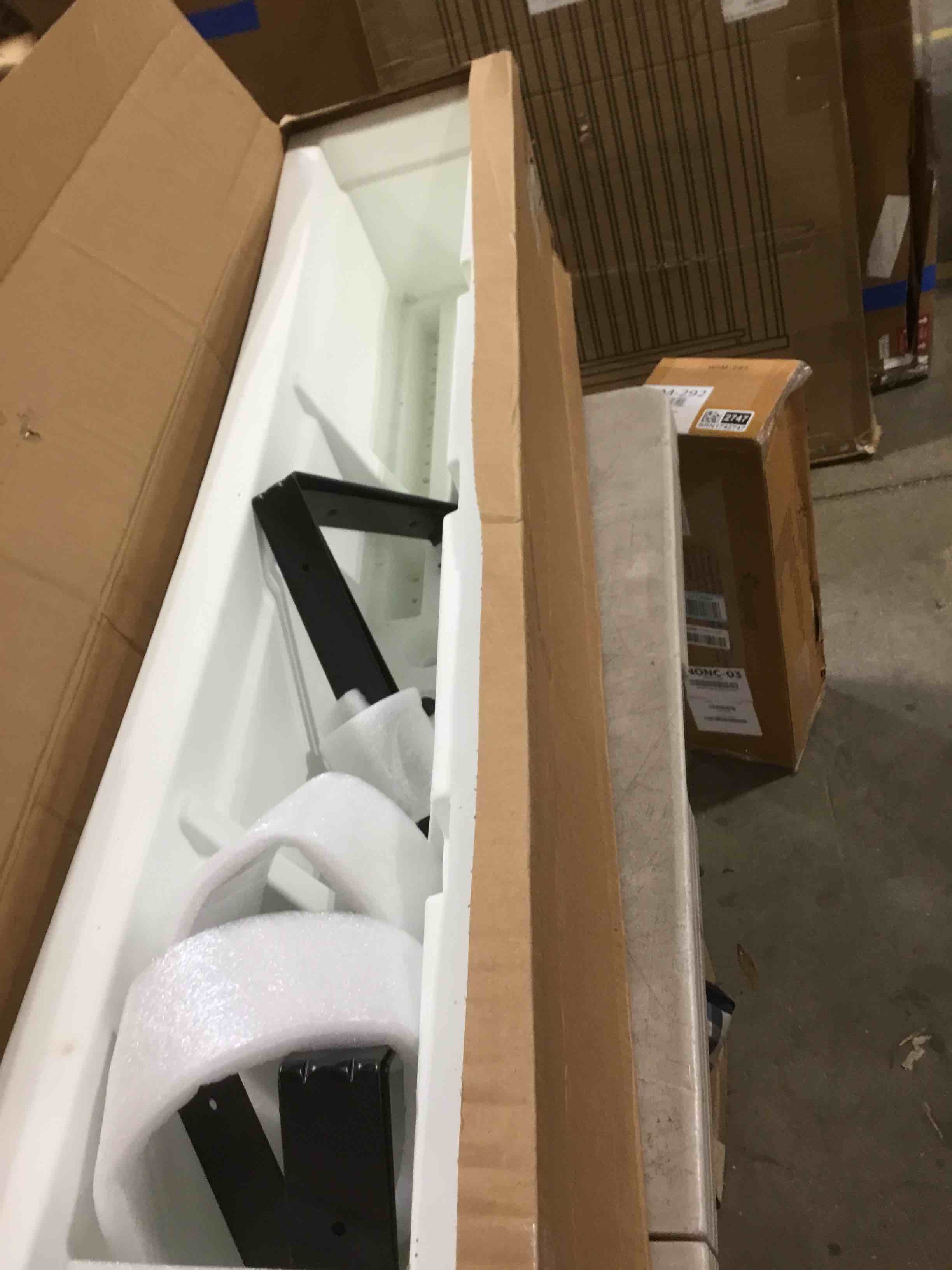 https://s3.amazonaws.com/lotting-images-prod/bidfta/BRN1861147_1750424139006.jpeg