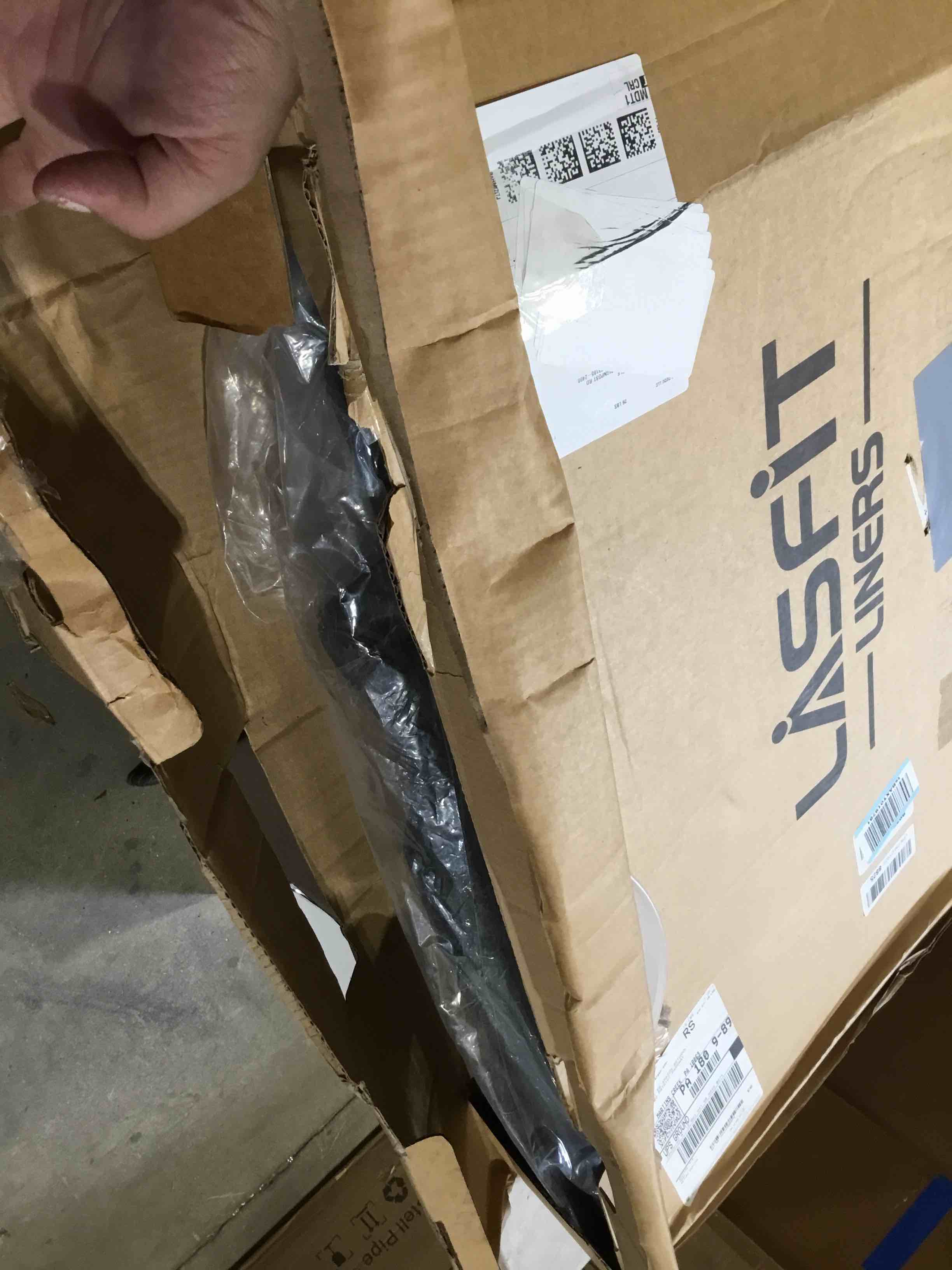 https://s3.amazonaws.com/lotting-images-prod/bidfta/BRN1861179_1750436675388.jpeg