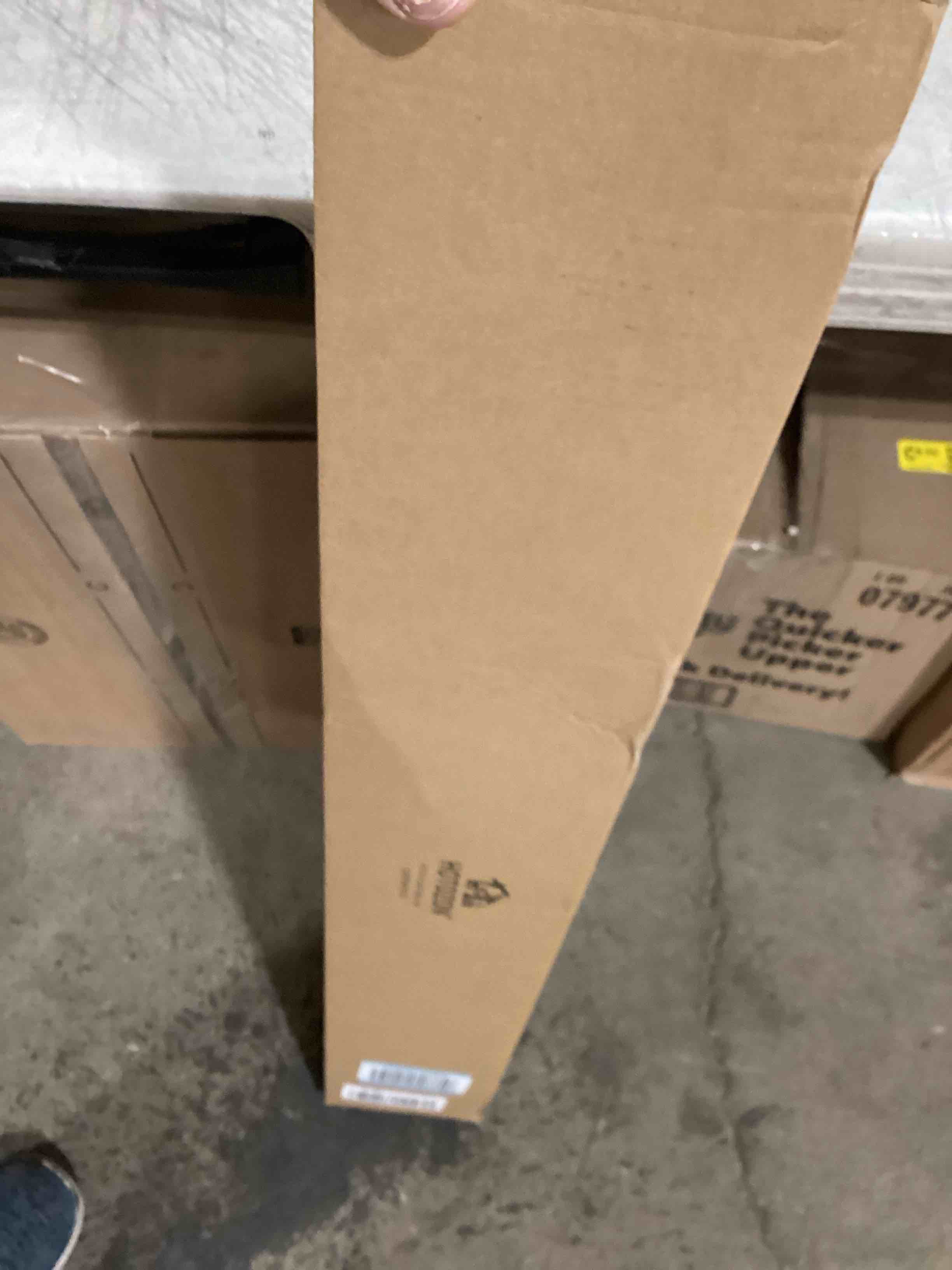 https://s3.amazonaws.com/lotting-images-prod/bidfta/BRN1861235_1750683163834.jpeg