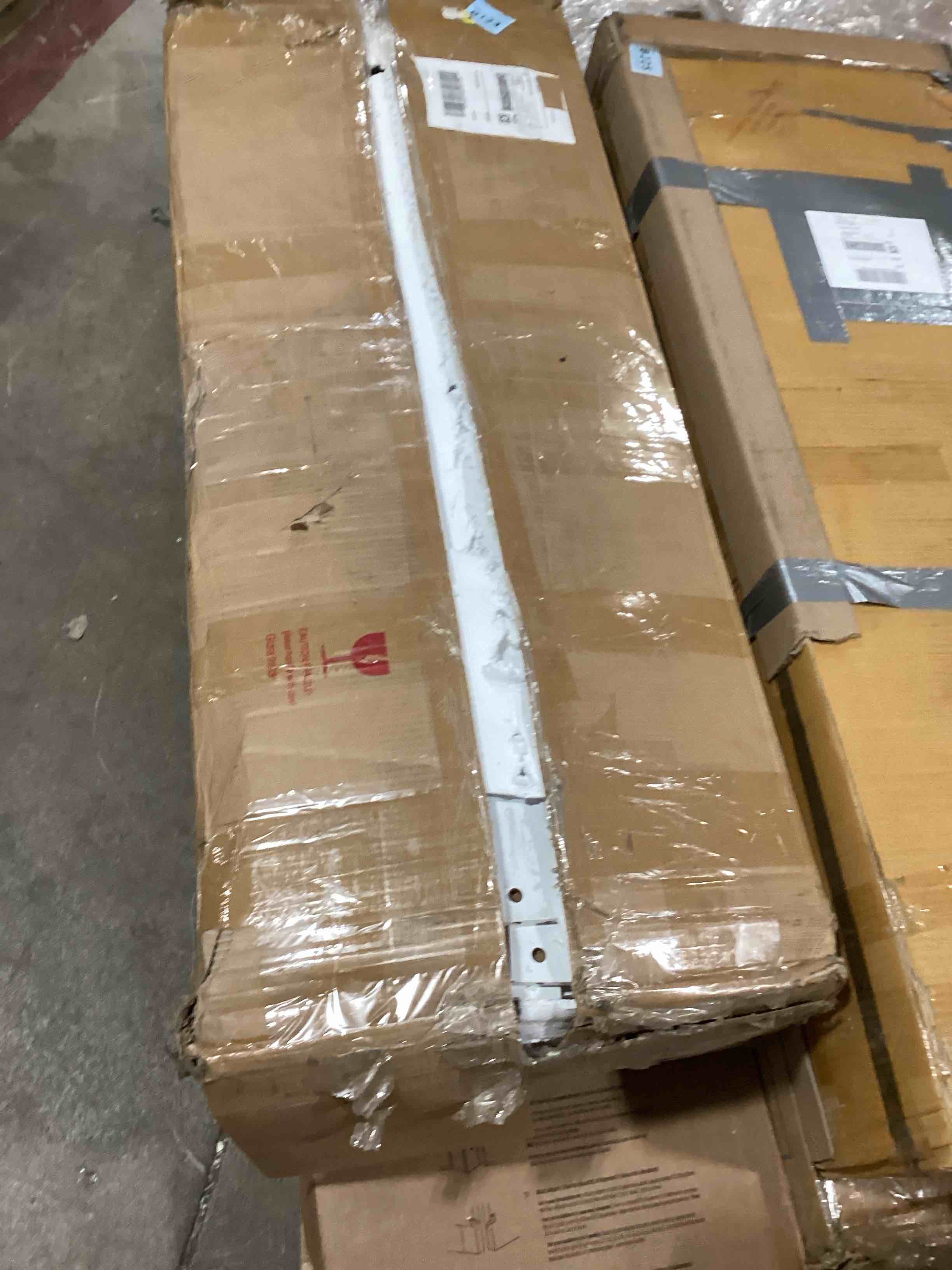 https://s3.amazonaws.com/lotting-images-prod/bidfta/BRN1861450_1750957597517.jpeg