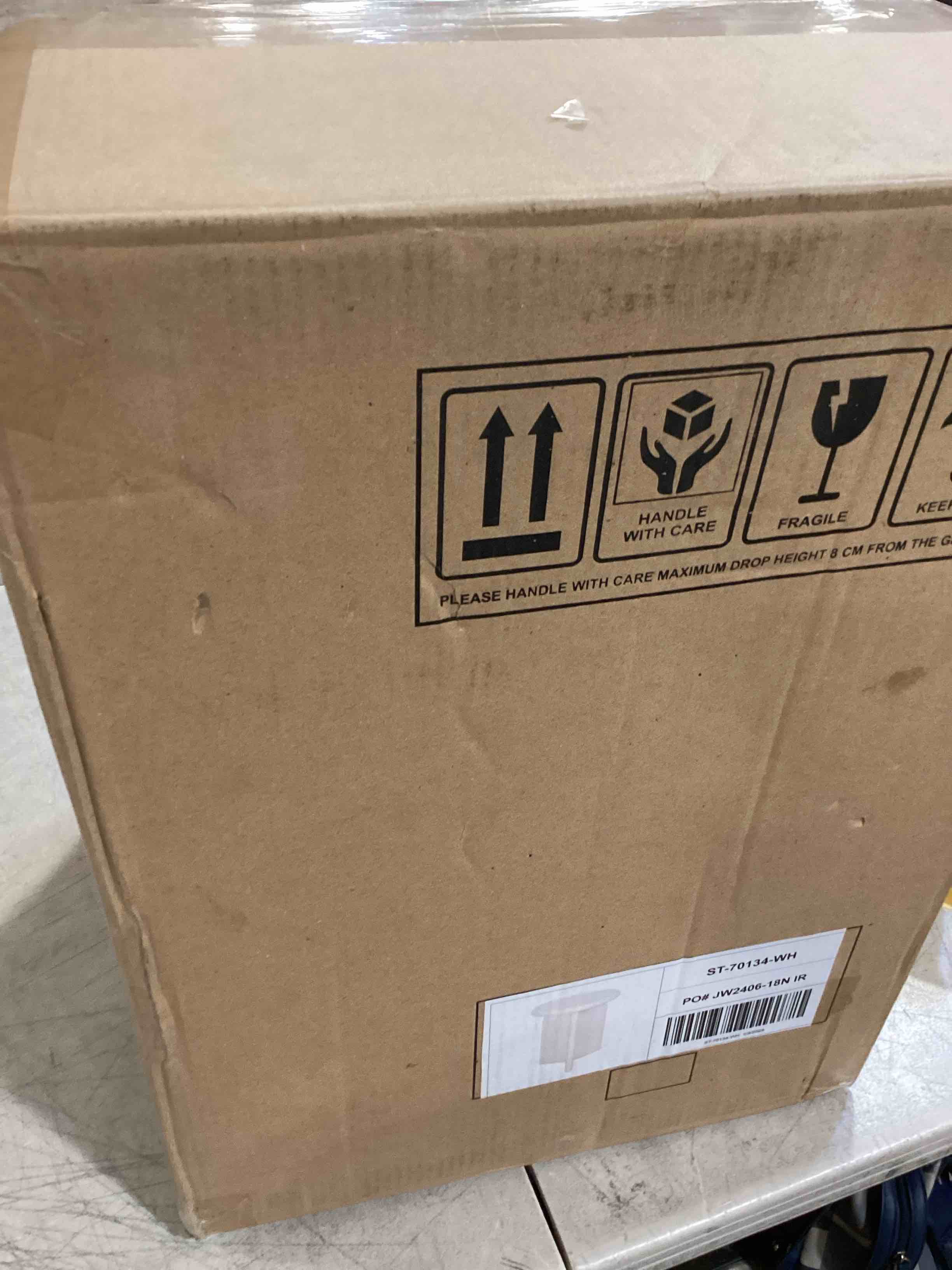 https://s3.amazonaws.com/lotting-images-prod/bidfta/BRN1861507_1751291570752.jpeg
