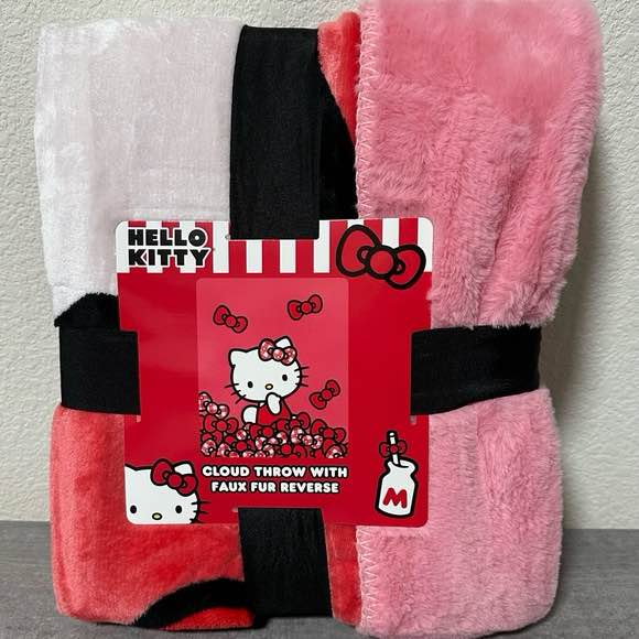 HELLO KITTY RED BOW PLUSH CLOUD THROW W REVERSE FAUX FUR BLANKET 50X 60NWT