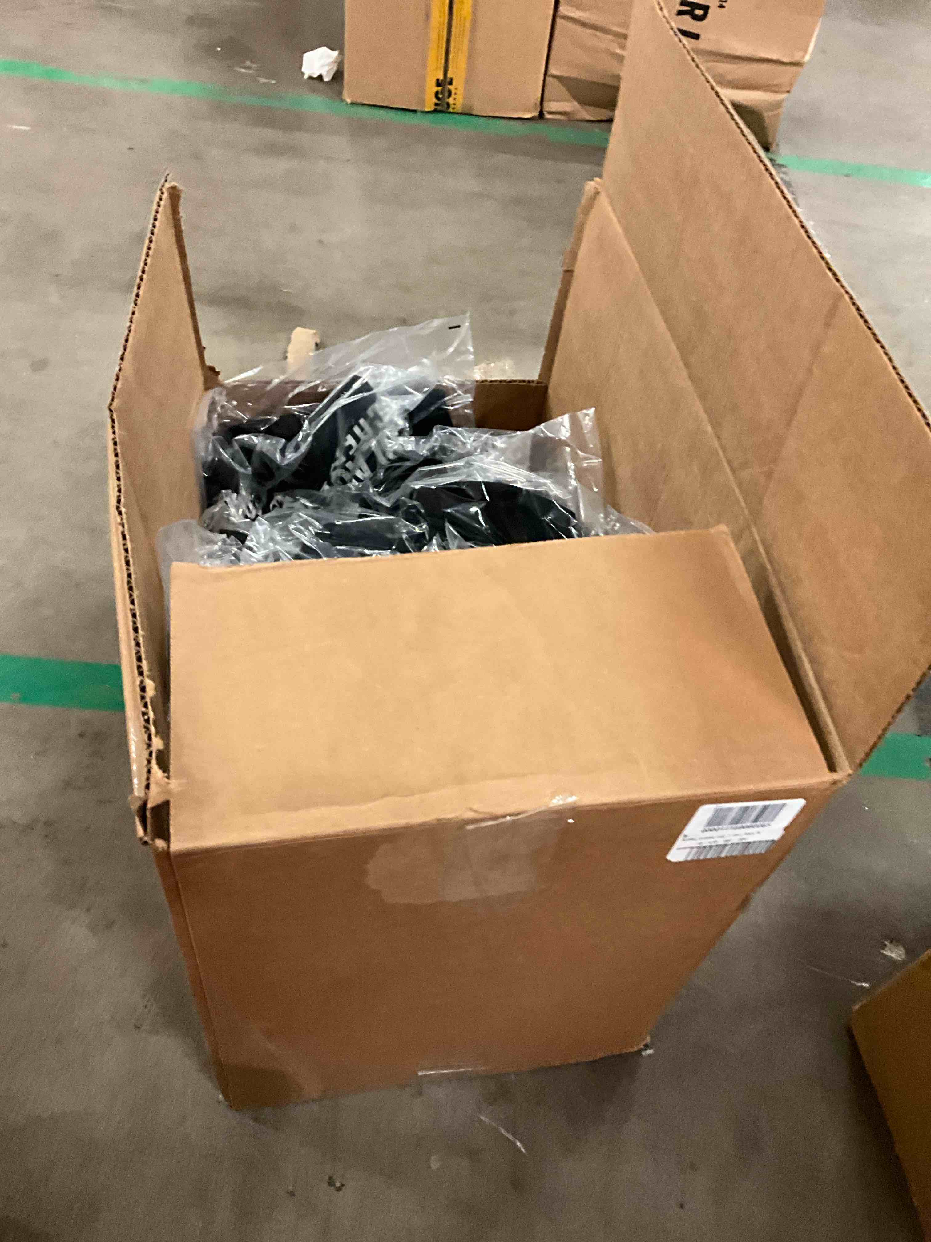 https://s3.amazonaws.com/lotting-images-prod/bidfta/BRN1887576_1754403465862.jpeg