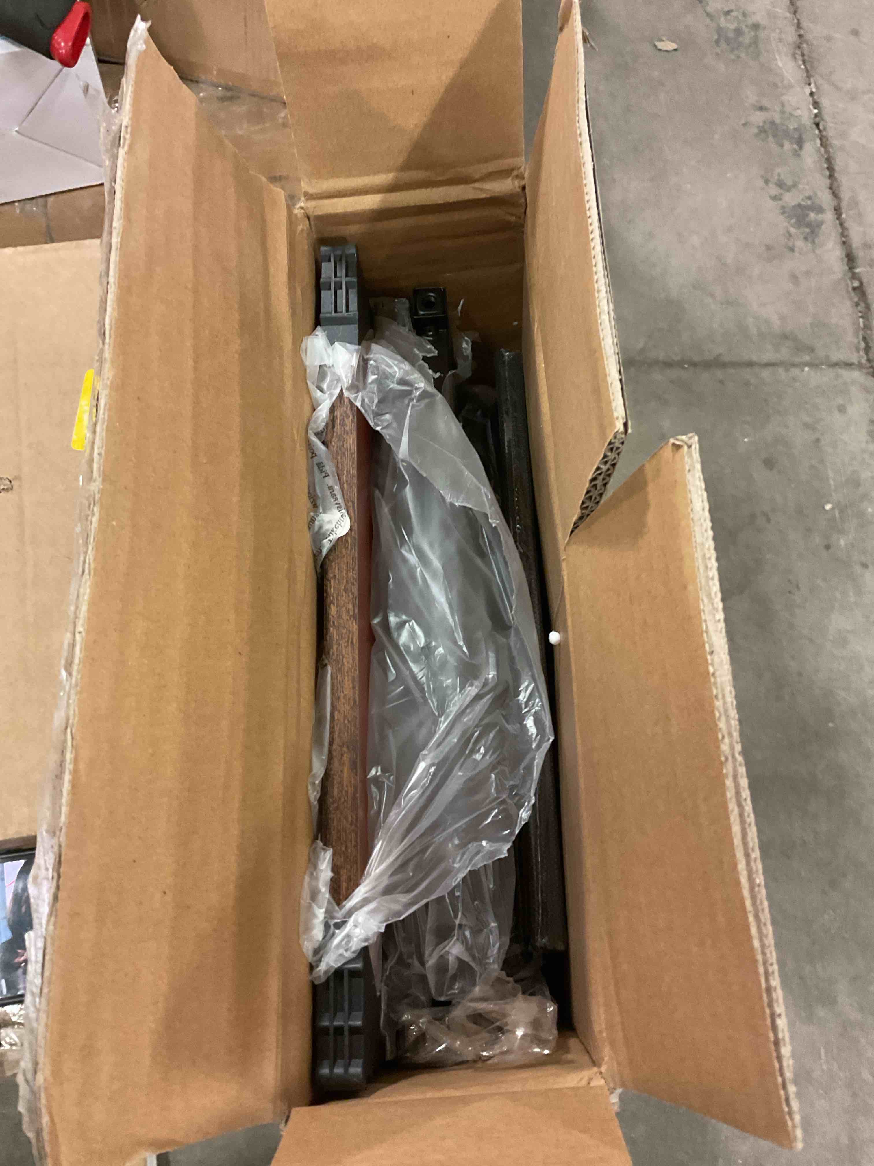 https://s3.amazonaws.com/lotting-images-prod/bidfta/BRN1888953_1745505209674.jpeg