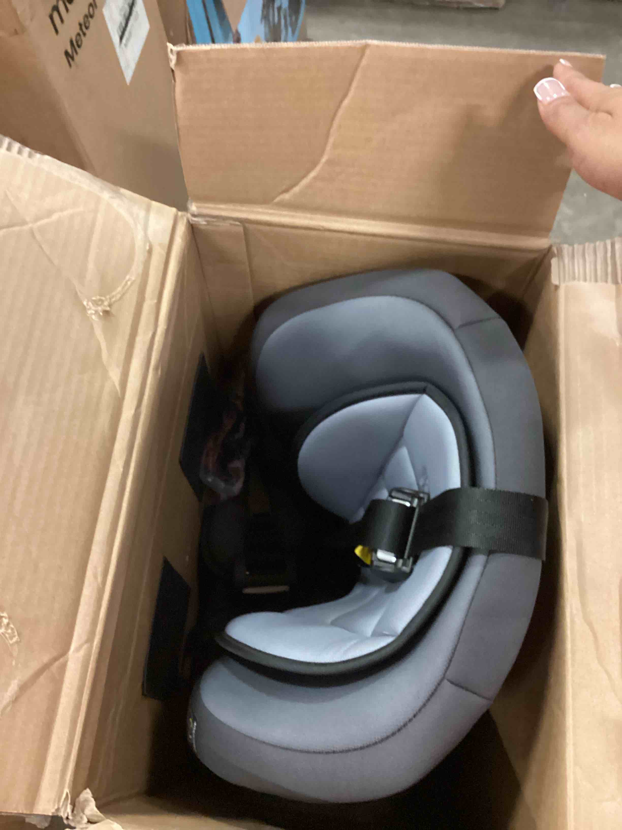 https://s3.amazonaws.com/lotting-images-prod/bidfta/BRN1896515_1746654391860.jpeg