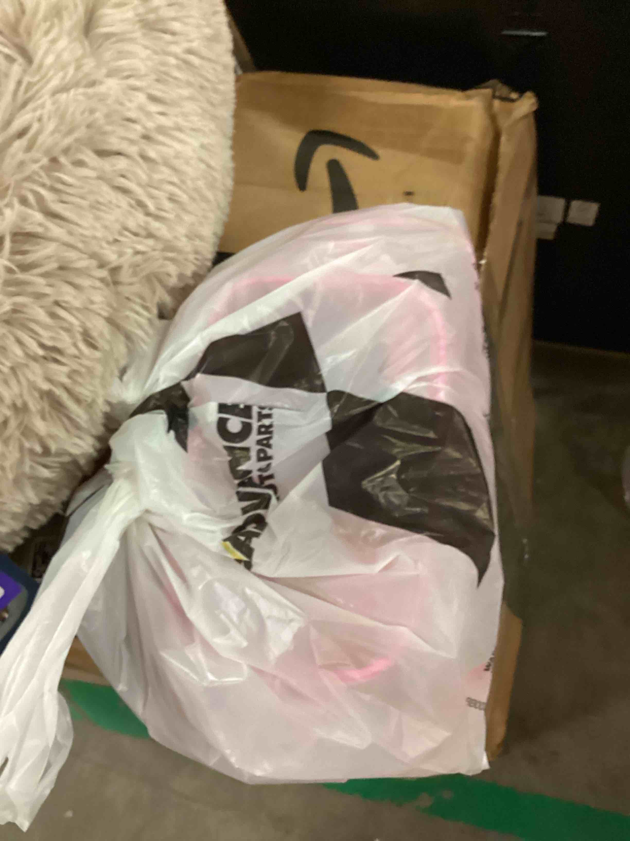 https://s3.amazonaws.com/lotting-images-prod/bidfta/BRN1897295_1750687874574.jpeg