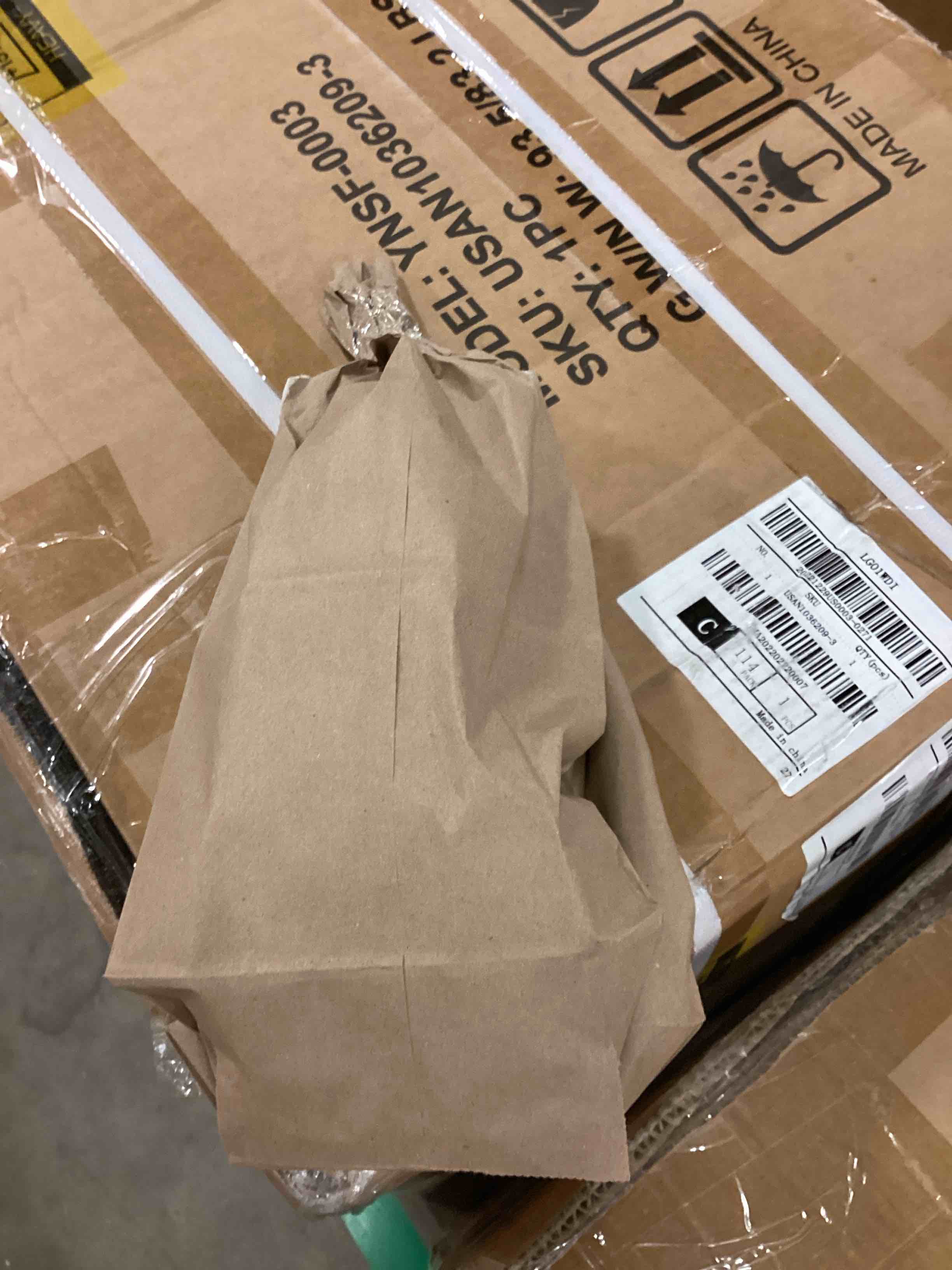 https://s3.amazonaws.com/lotting-images-prod/bidfta/BRN1897923_1751979880742.jpeg