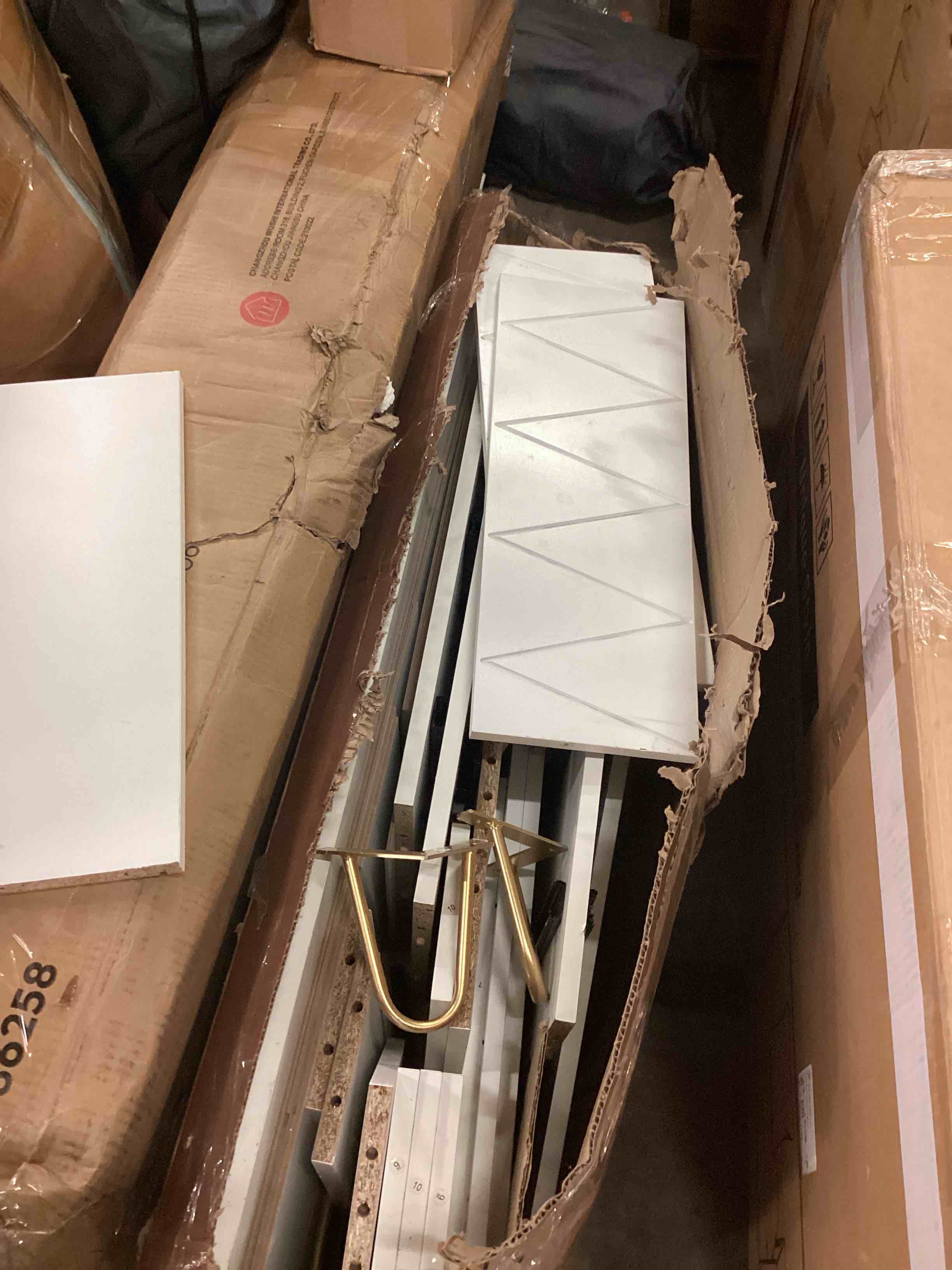 https://s3.amazonaws.com/lotting-images-prod/bidfta/BRN1899253_1753730009863.jpeg