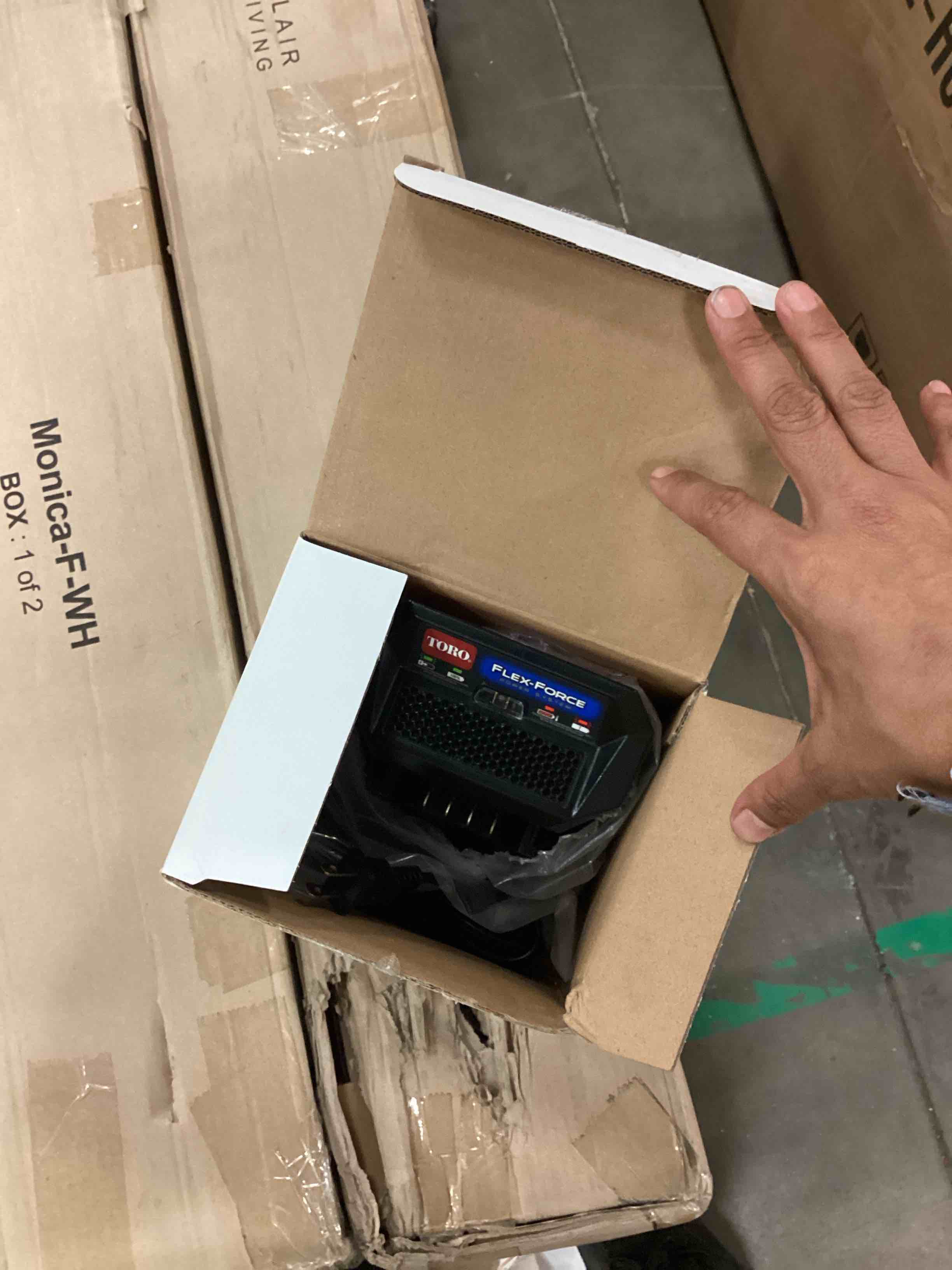 https://s3.amazonaws.com/lotting-images-prod/bidfta/BRN1899320_1753905607752.jpeg