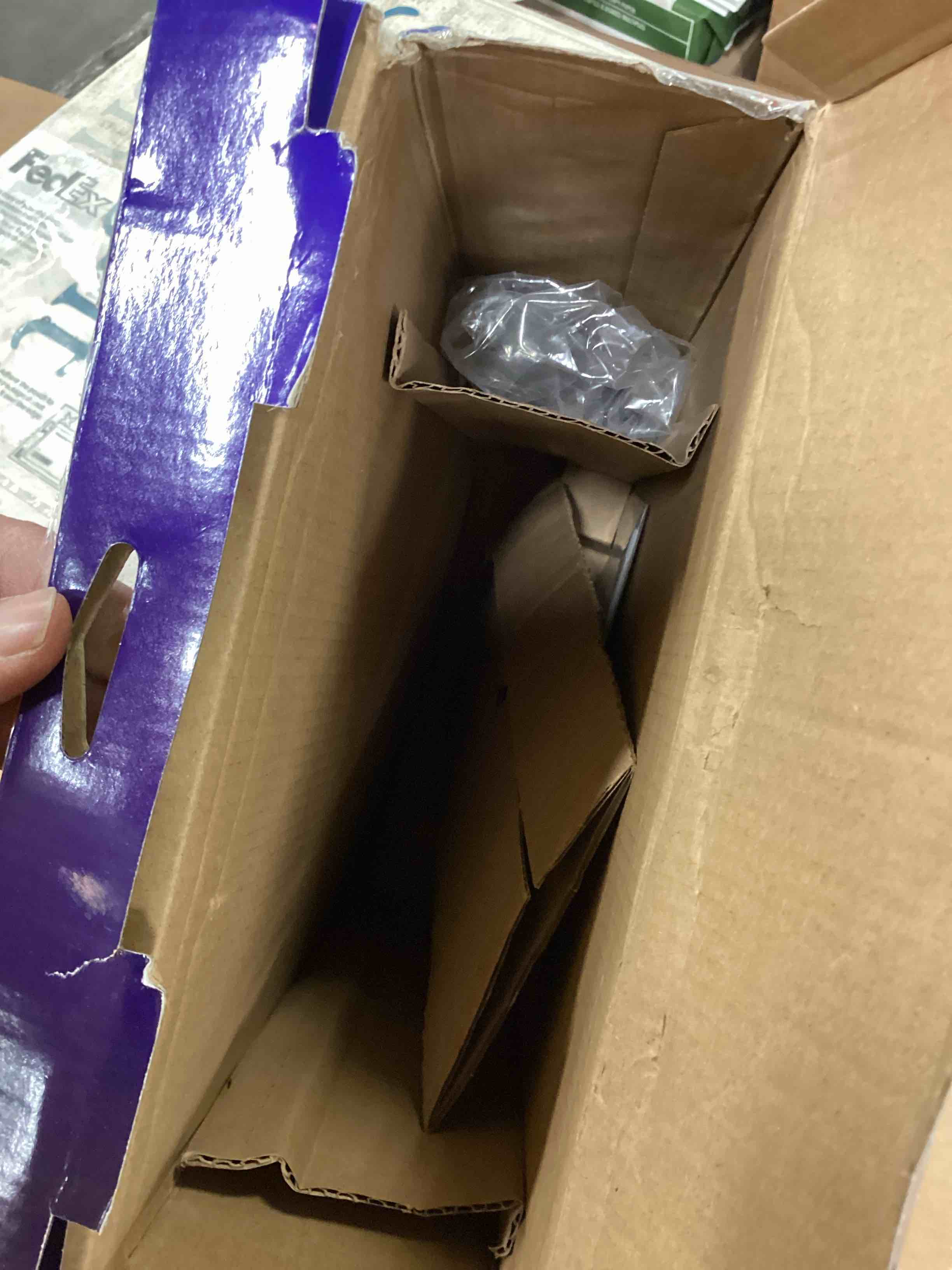 https://s3.amazonaws.com/lotting-images-prod/bidfta/BRN1904605_1745435089486.jpeg