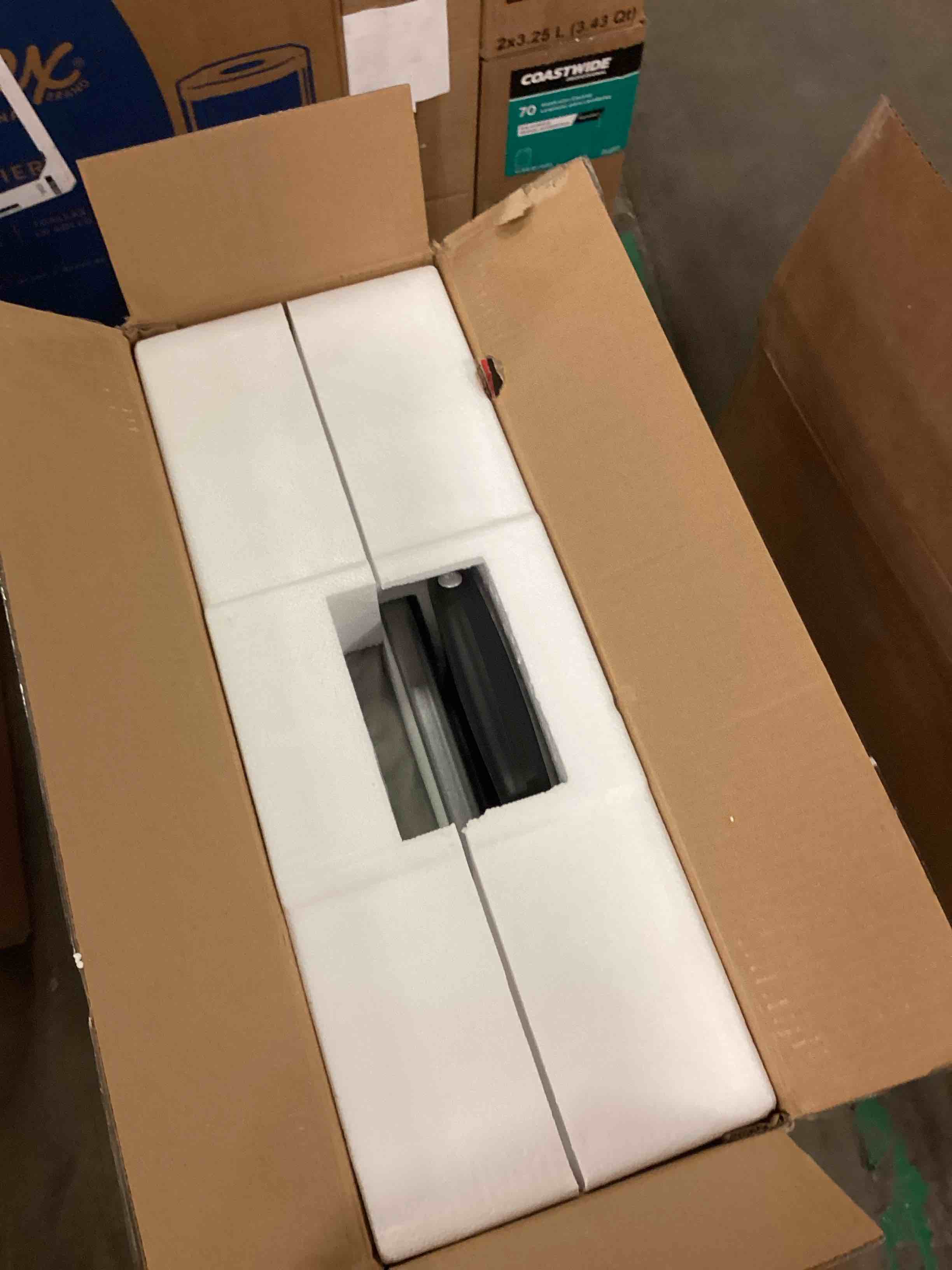 https://s3.amazonaws.com/lotting-images-prod/bidfta/BRN1904618_1745439058941.jpeg