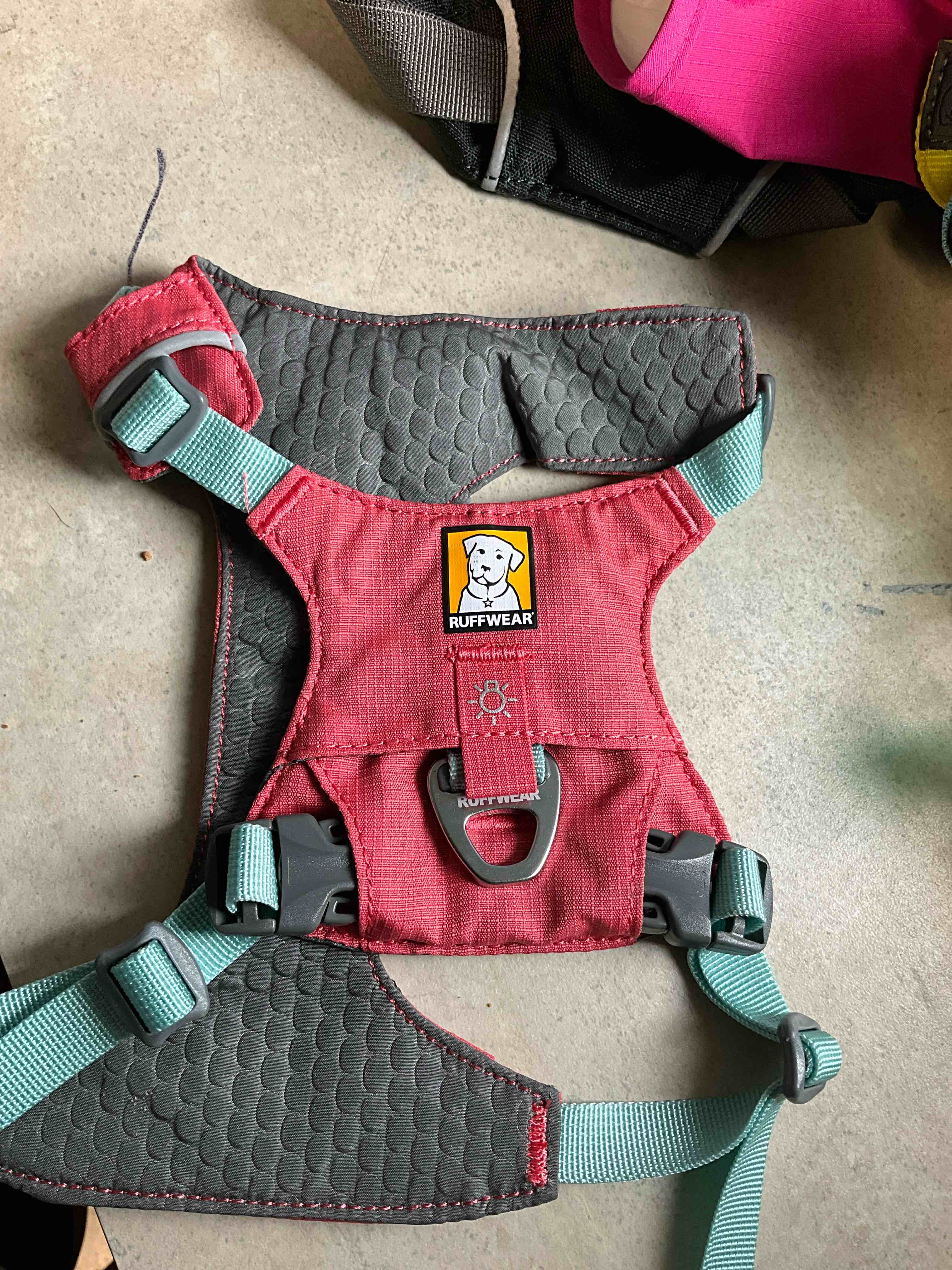 https://s3.amazonaws.com/lotting-images-prod/bidfta/BRN1908261_1753028007415.jpeg