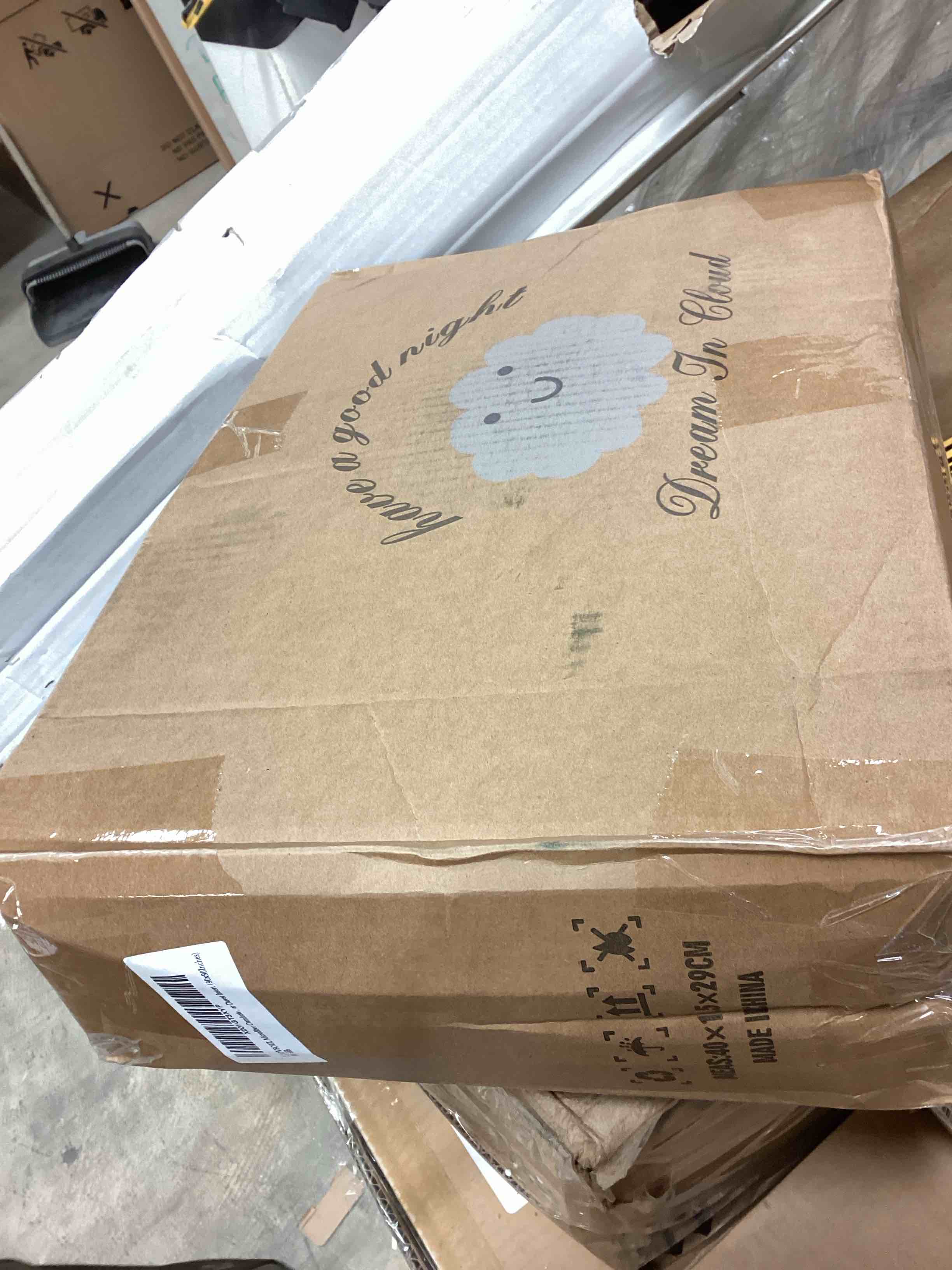 Condition photo showing New/Like New for dream on cloud microfiber comforter 90” x 90”